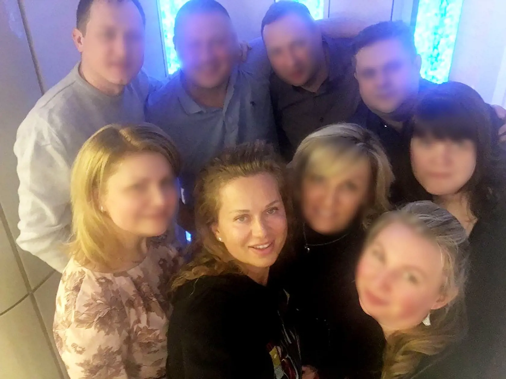Luiza by sa podľa neho mohla nachádzať v luxusnej vile v Monaku v hodnote vyše troch miliónov eur, ktorú vlastní jej matka Svetlana Krivonogikh.