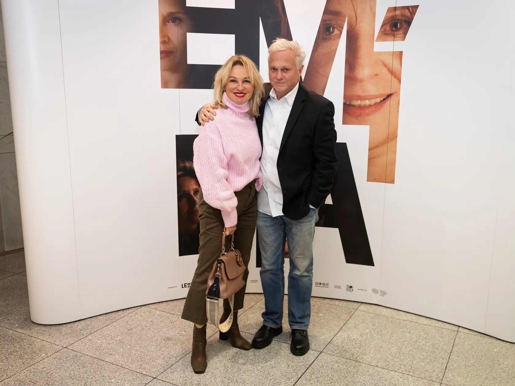 Slávnostná premiéra filmu Emília. Na snímke Ján Kuric a Simona Bubánová.