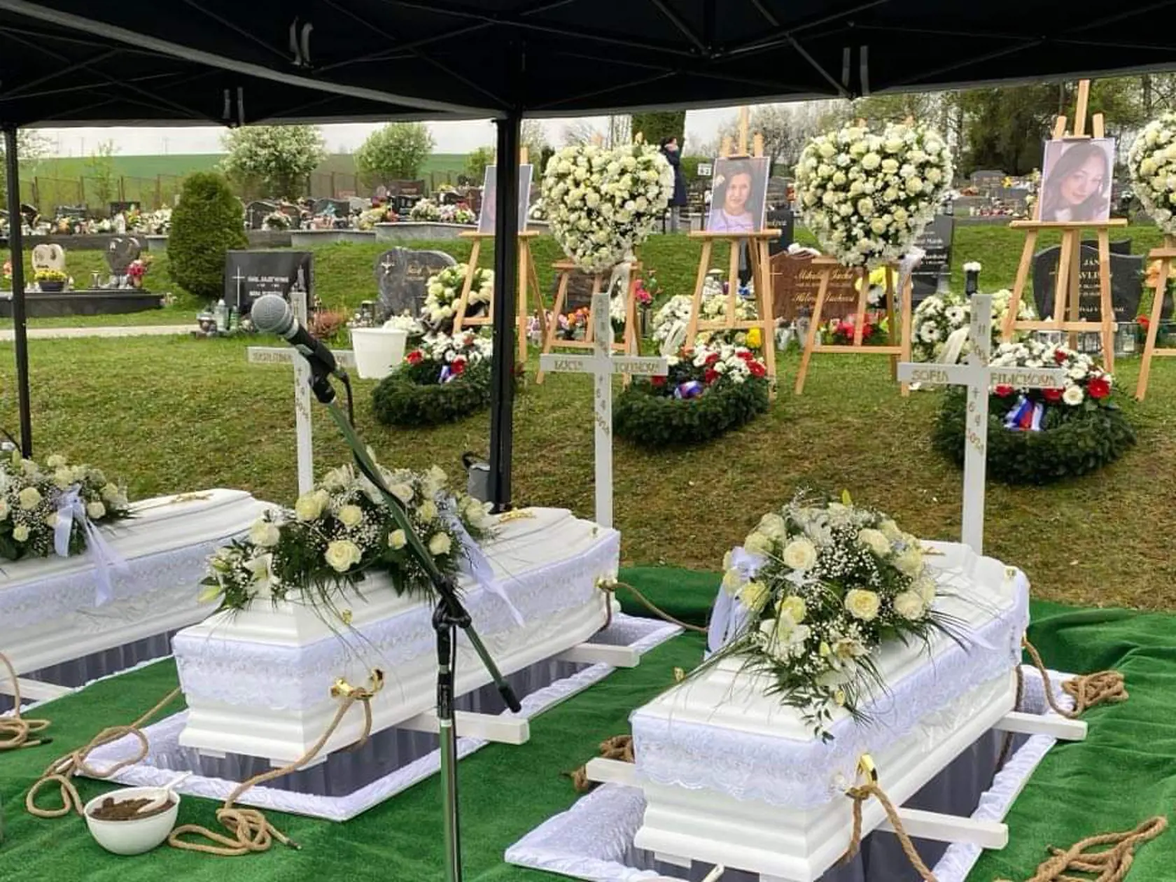 Poslednej rozlúčky sa zúčastnil aj zástupca čestnej stráže prezidentky SR Zuzany Čaputovej.