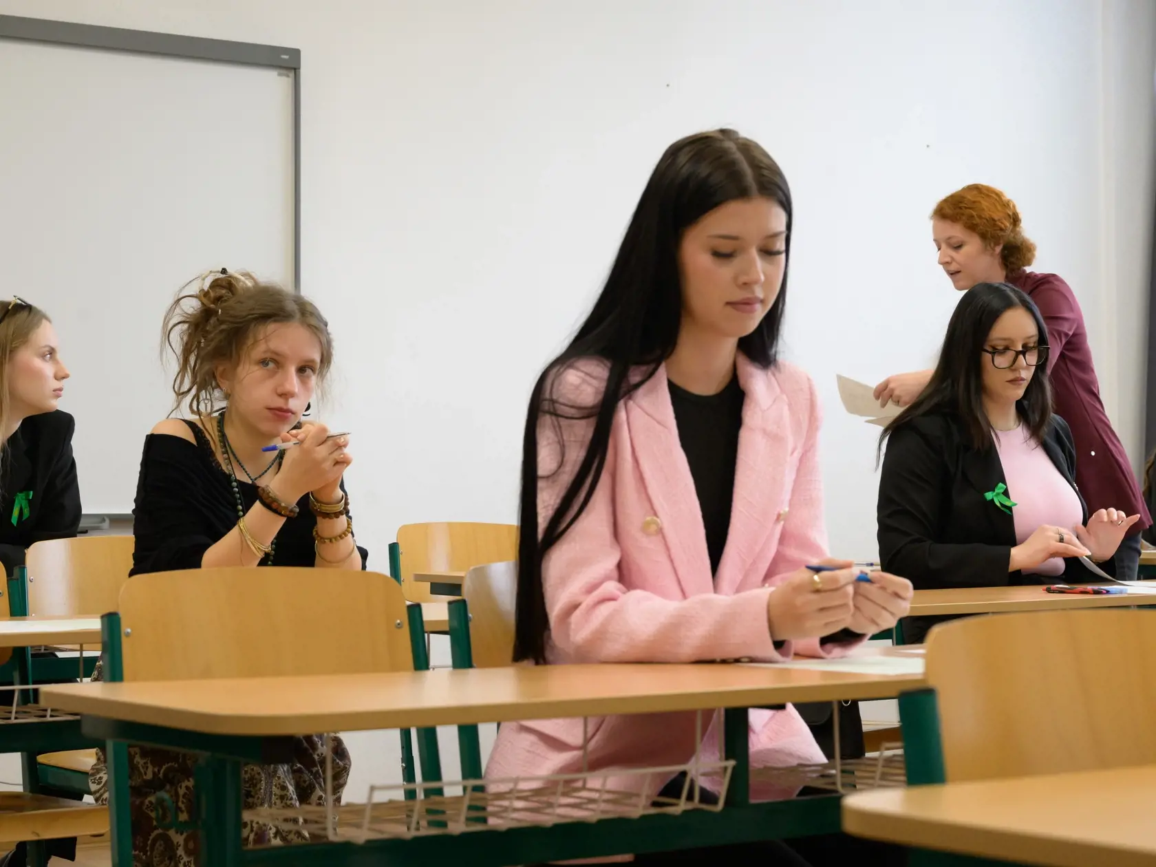 Na snímke príprava na písomné maturitné skúšky na Konzervatóriu Dezidera Kardoša v Topoľčanoch 11. marca 2025.