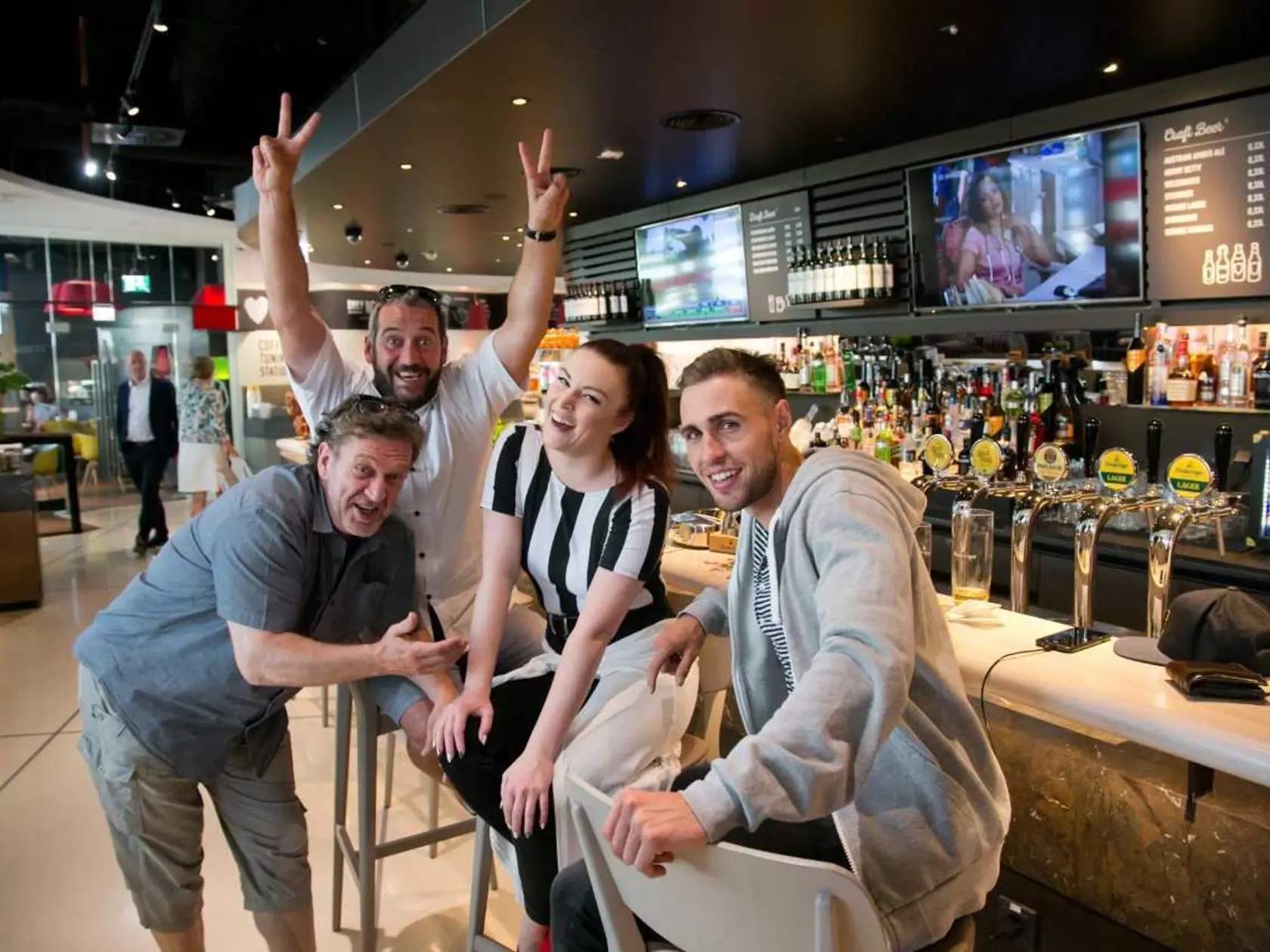 Michal Ďuriš, Martin Mňahočnák, Barbora Švidraňová a Patrik Vyskočil už odleteli do Francúzska.