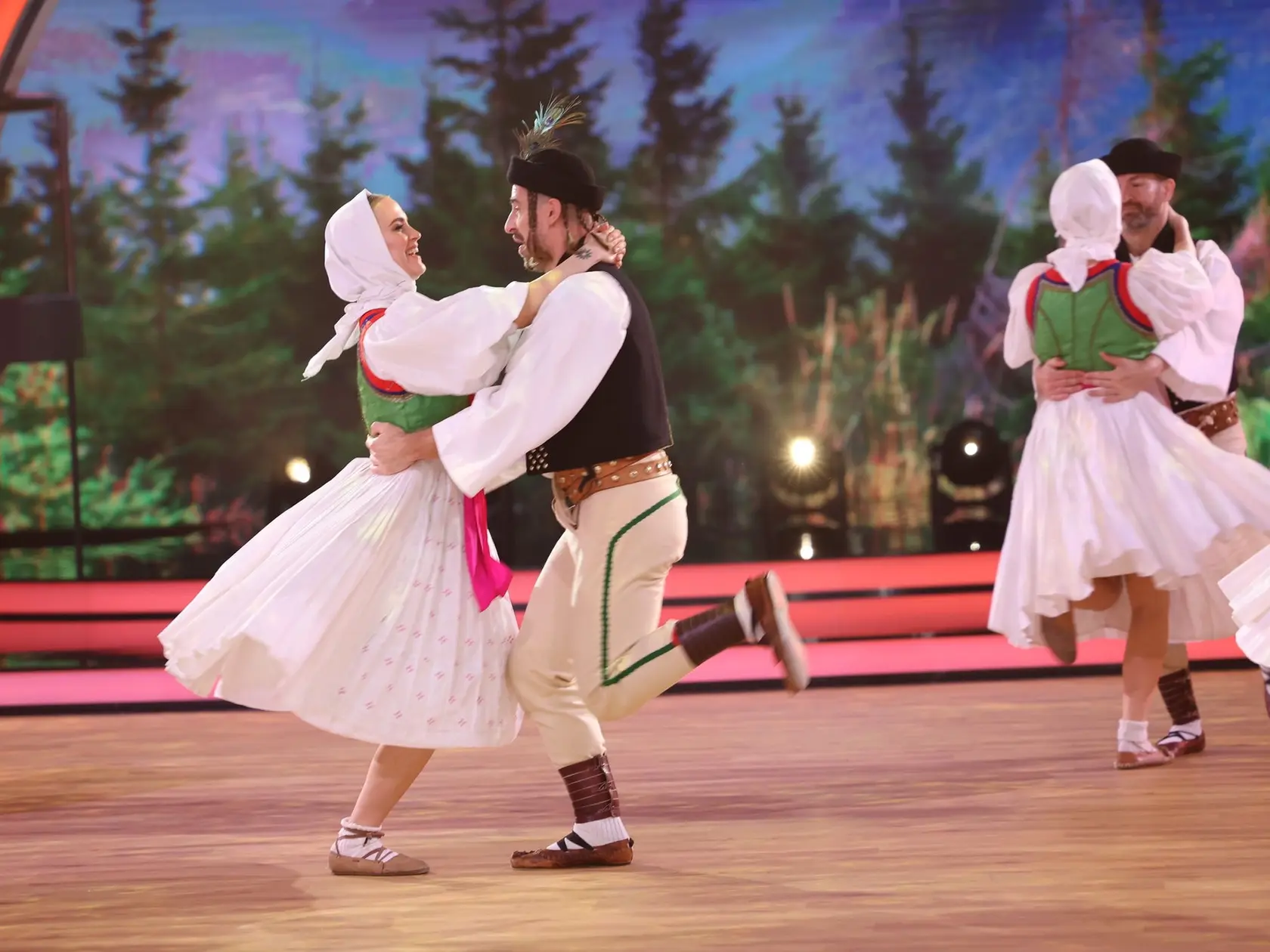 8. kolo Let's Dance. Na snímke Peter Sagan a Eliška Lenčešová.