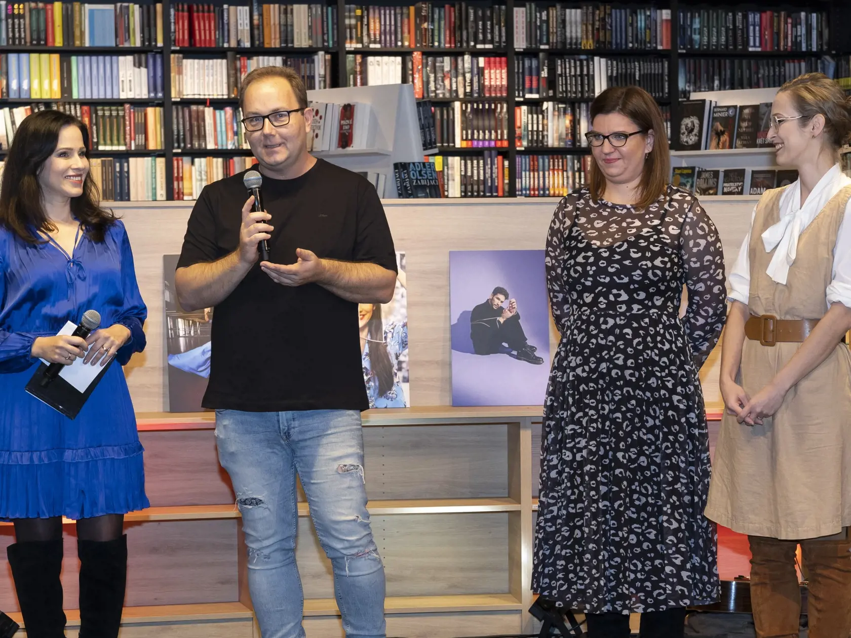 Krst charitatívneho kalendára nadácie TV JOJ v kníhkupectve Panta Rhei.