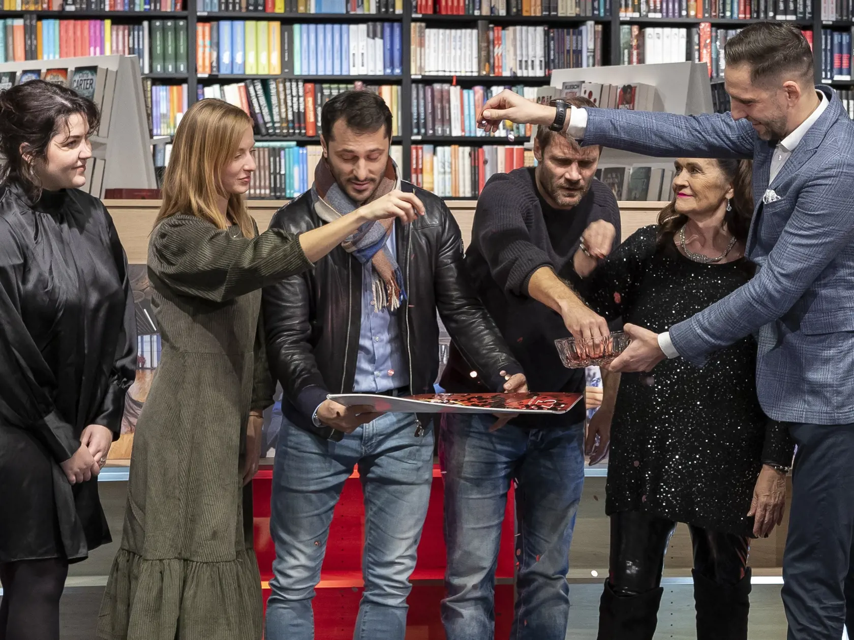 Krst charitatívneho kalendára nadácie TV JOJ v kníhkupectve Panta Rhei.