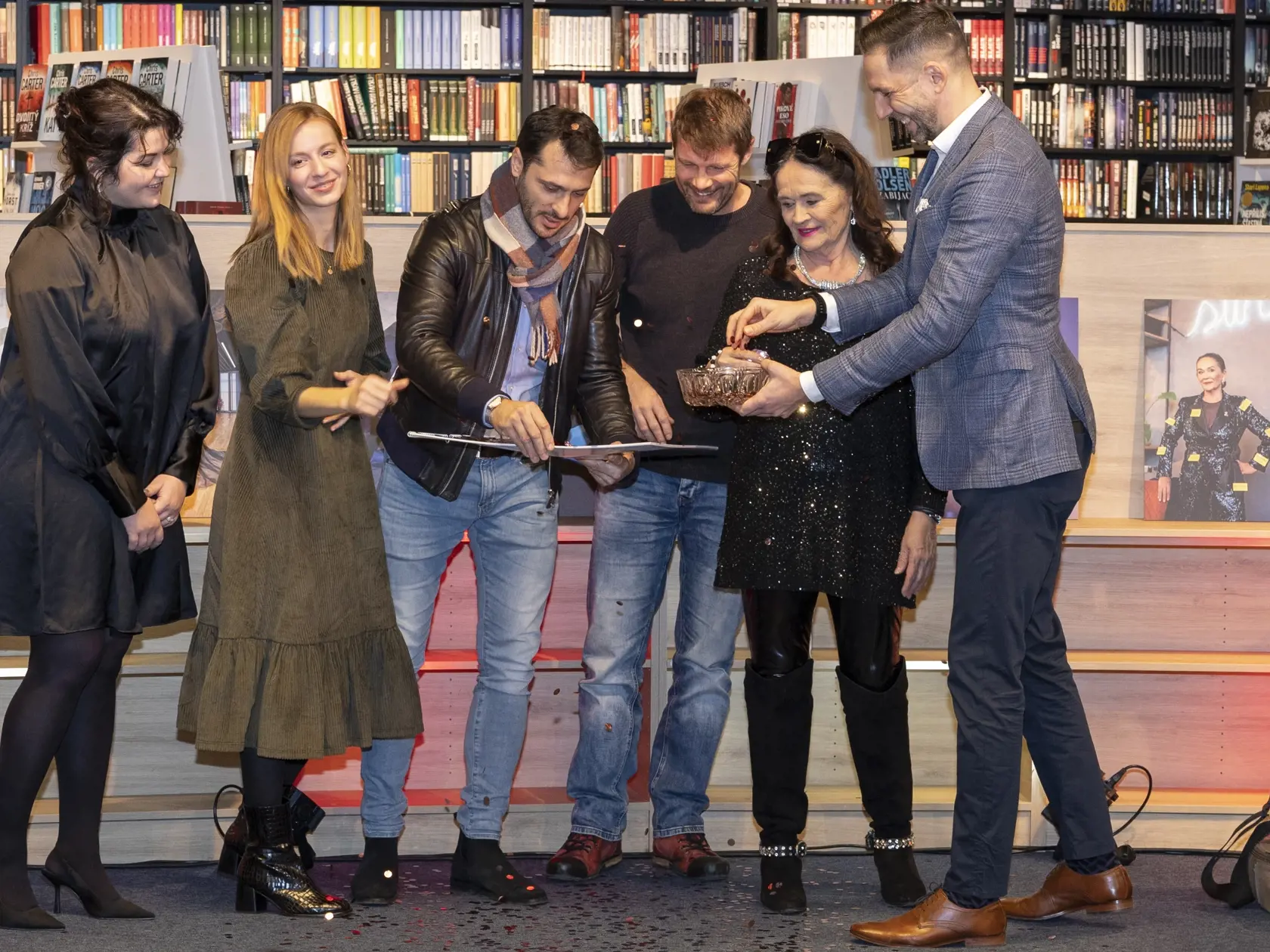 Krst charitatívneho kalendára nadácie TV JOJ v kníhkupectve Panta Rhei.
