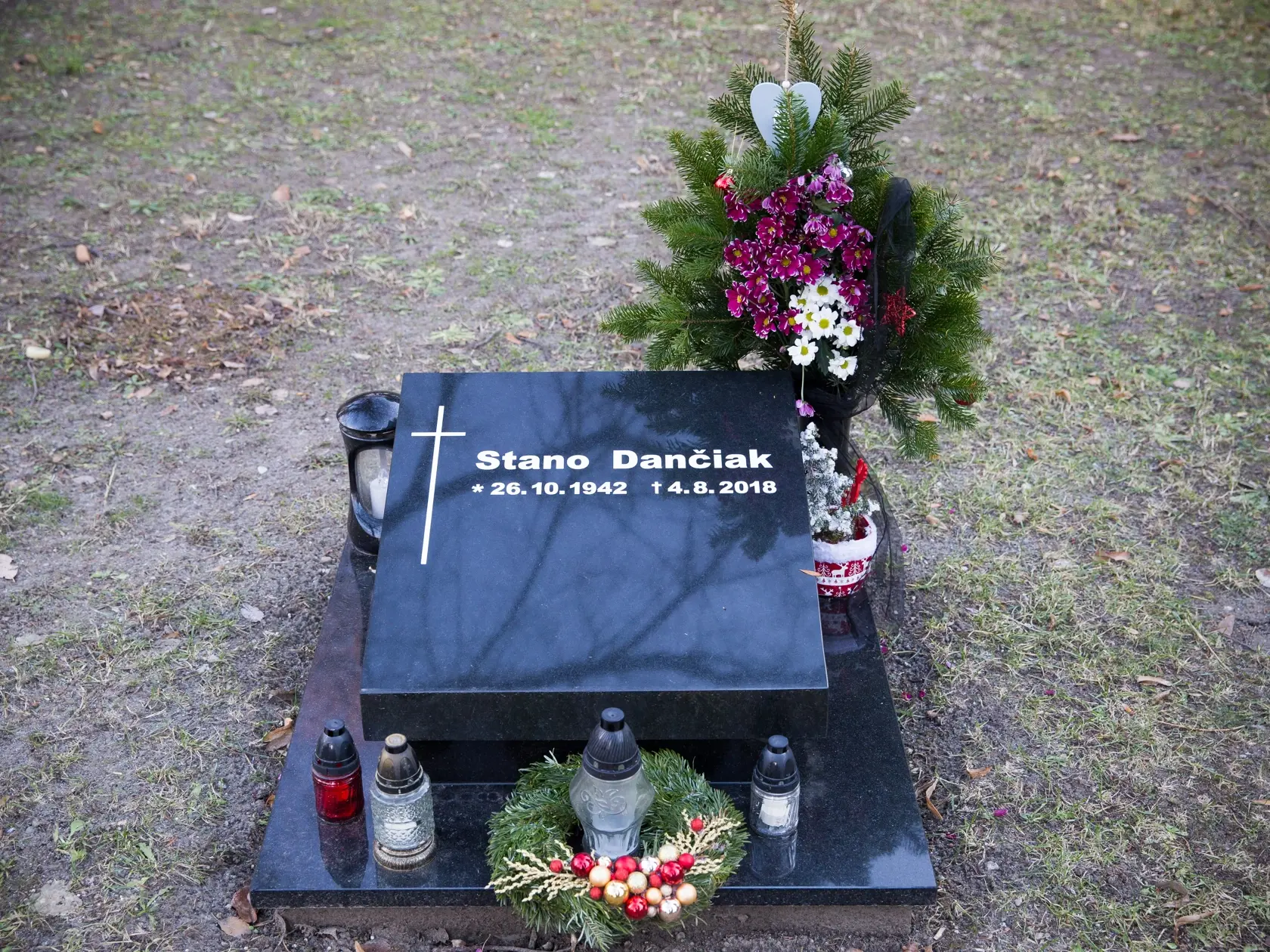 Miesto posledného odpočinku herca Stana Dančiaka na Ondrejskom cintoríne v Bratislave.