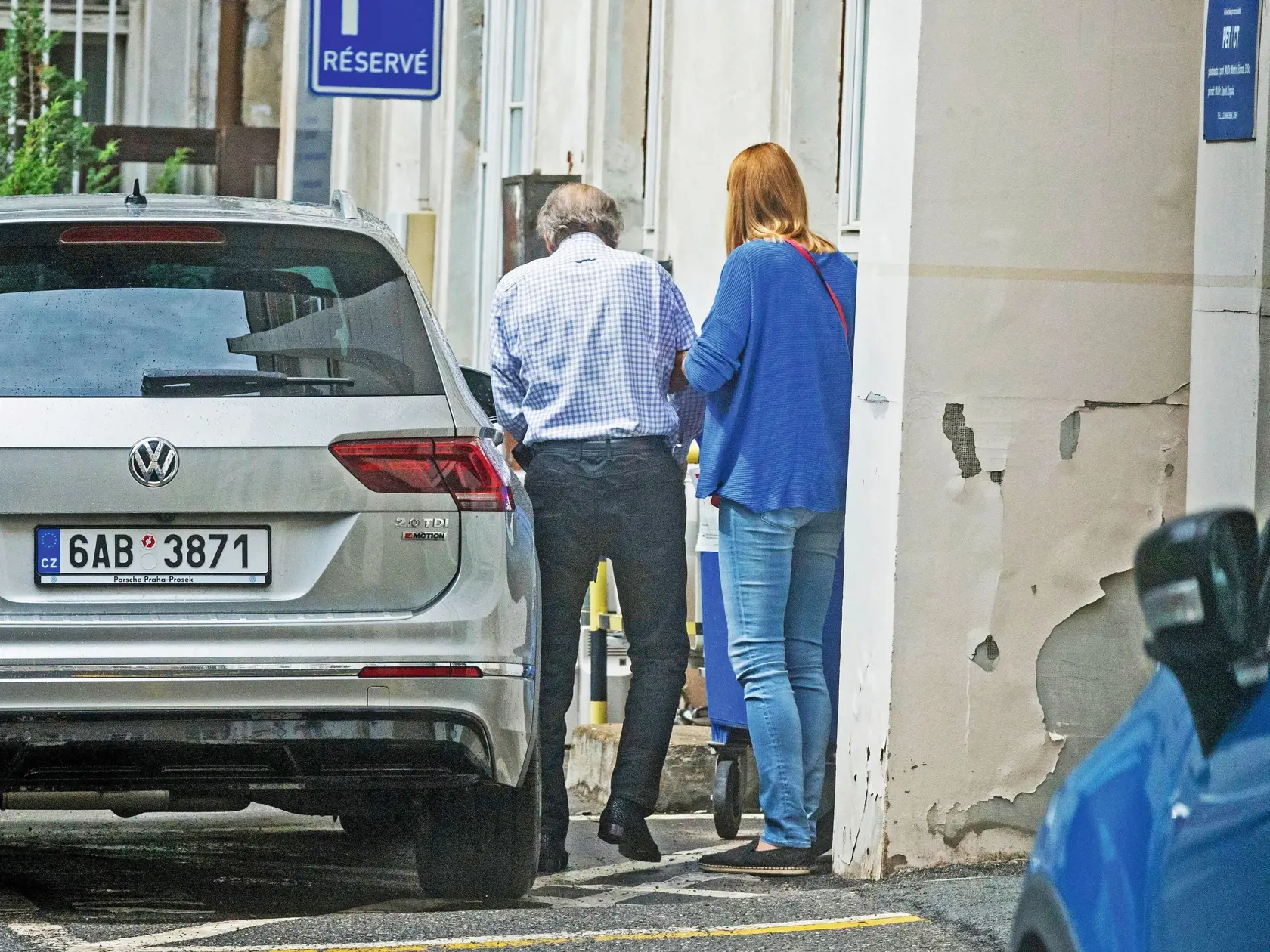 V skutočnosti je však Ivana veľmi obetavá a Gott si nemohol želať lepšiu manželku, matku svojich detí a v posledných rokoch aj opatrovateľku.