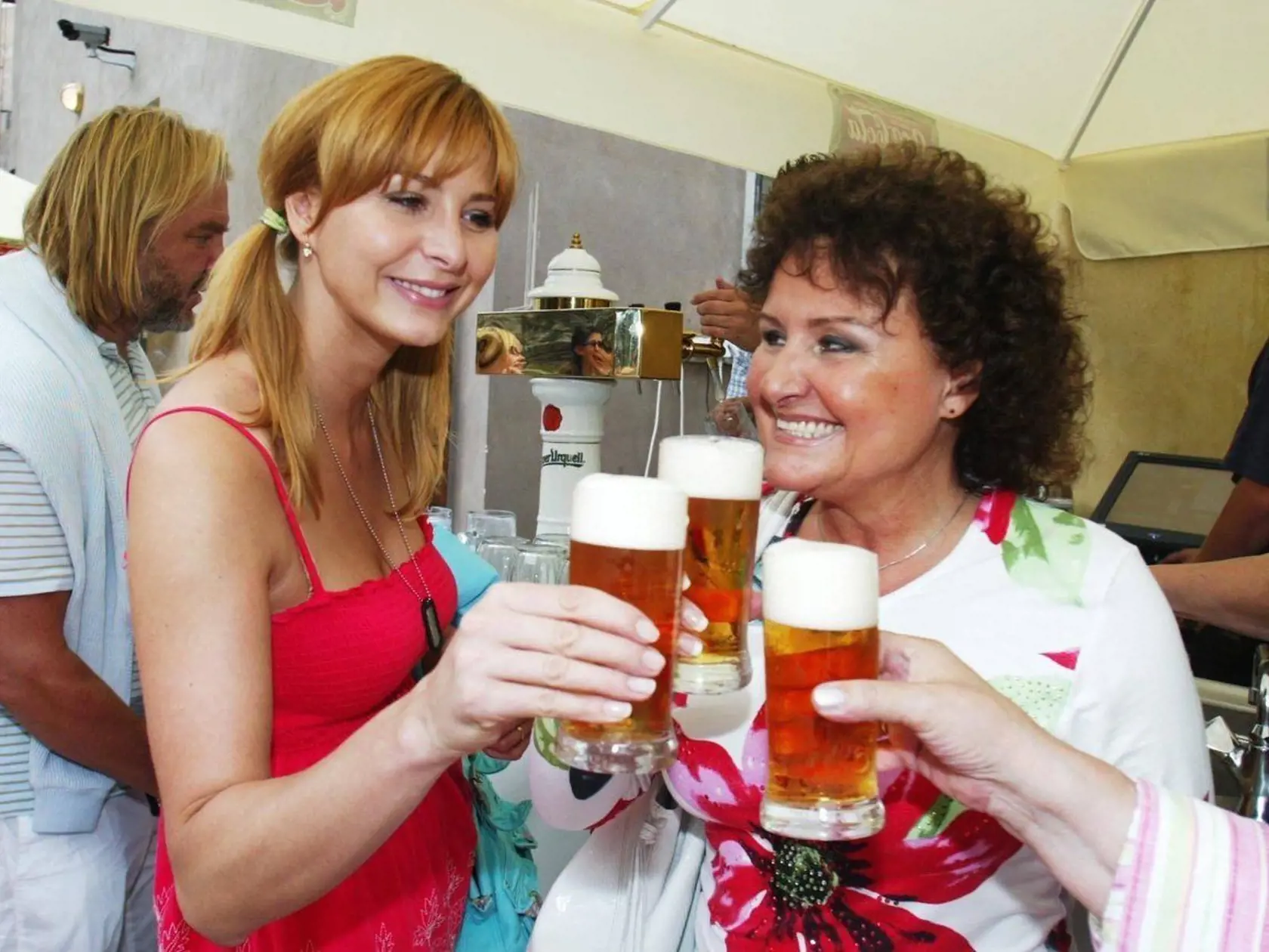 Pivko popíjala Ivana is Jitkou Zelenkovú (2005).