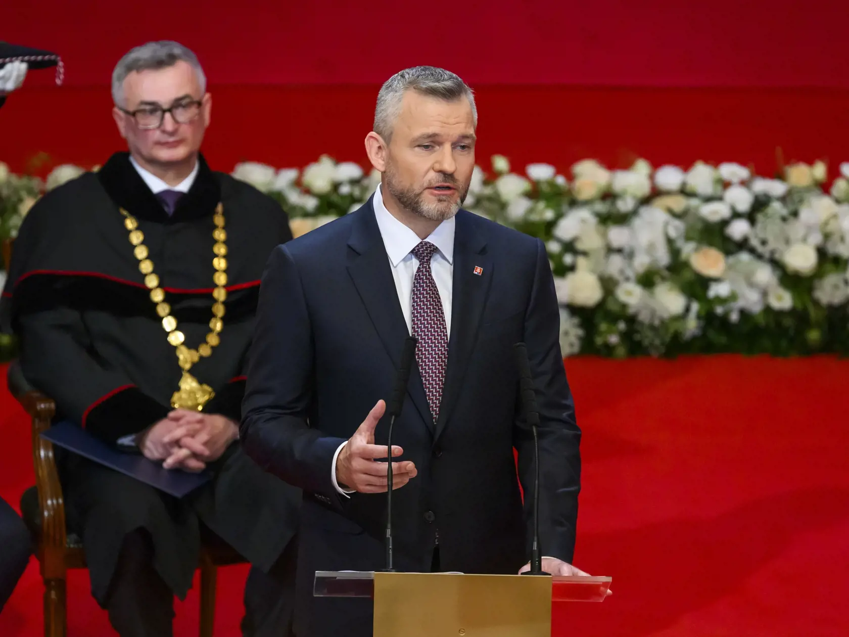 Na snímke prezident SR Peter Pellegrini počas príhovoru na slávnostnej schôdzi Národnej rady SR pri príležitosti zloženia sľubu prezidenta SR v priestoroch budovy Slovenskej filharmónie 15. júna 2024 v Bratislave. Vľavo predseda Ústavného súdu SR Ivan Fiačan. FOTO TASR - Jaroslav Novák