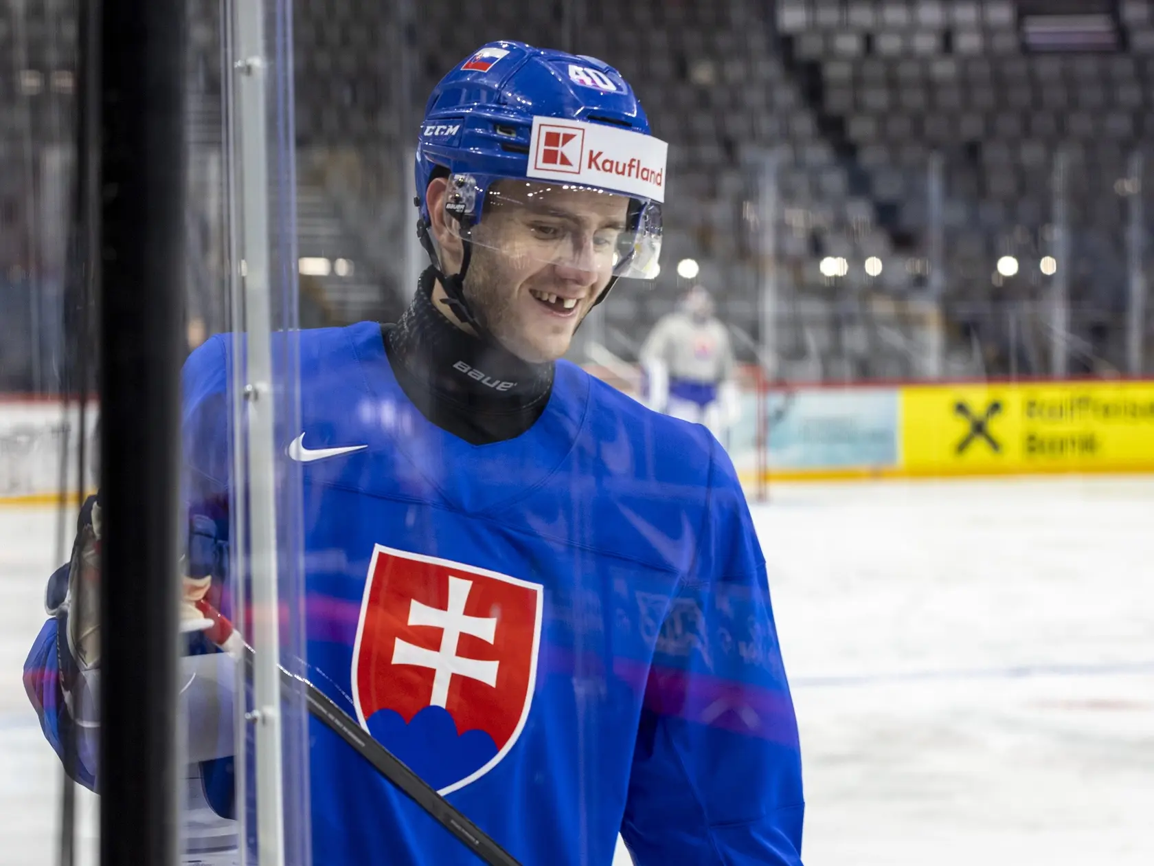 Tréning slovenskej hokejovej reprezentácie na MS 2025 v Štokholme. Na snímke je Miloš Roman. 