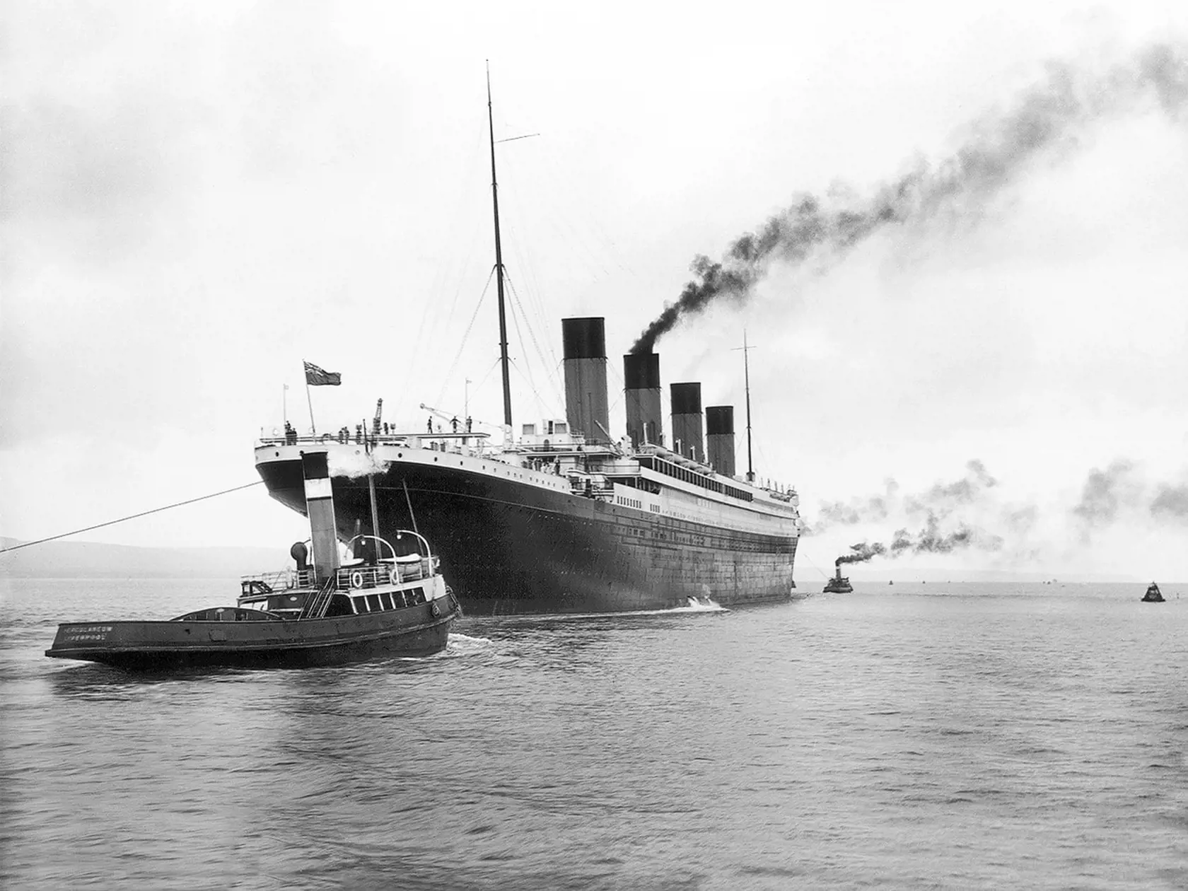 Titanic stroskotal vo vodách Atlantického oceánu.