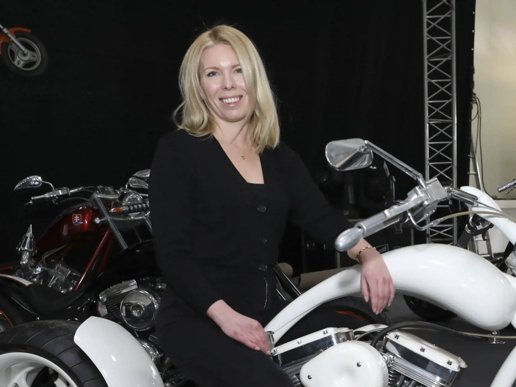 Hovorkyňa Incheby Martina Macková si na výstave  Motocykel – Boat Show 2022 niektoré exempláre aj vyskúšala.