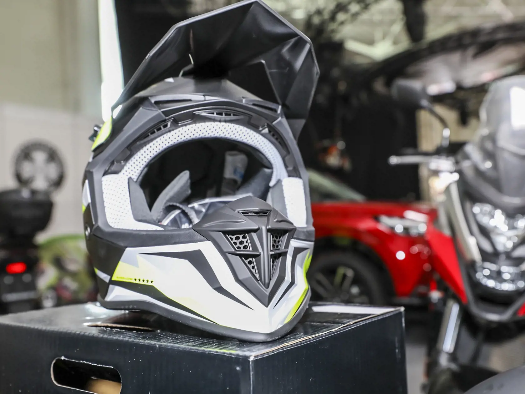 Po prestávke spôsobenej pandémiou sa do bratislavskej Incheby vracajú obľúbené výstavy Motocykel a Boat Show. Od 10. do 13. marca si môžete v Bratislave pozrieť nielen motorkárske skvosty, ale aj trojkolky, štvorkolky, skútre a elektrokolobežky. Nájdete tu aj rôzne príslušenstvo.
