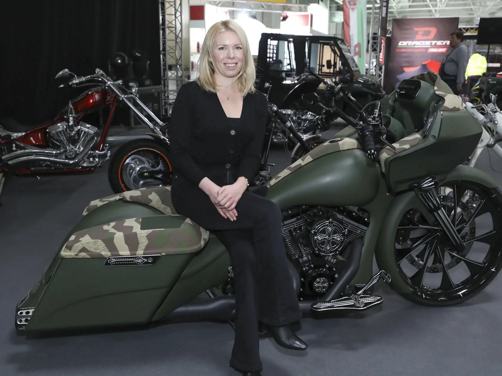 Hovorkyňa Incheby Martina Macková si na výstave  Motocykel – Boat Show 2022 niektoré exempláre aj vyskúšala.