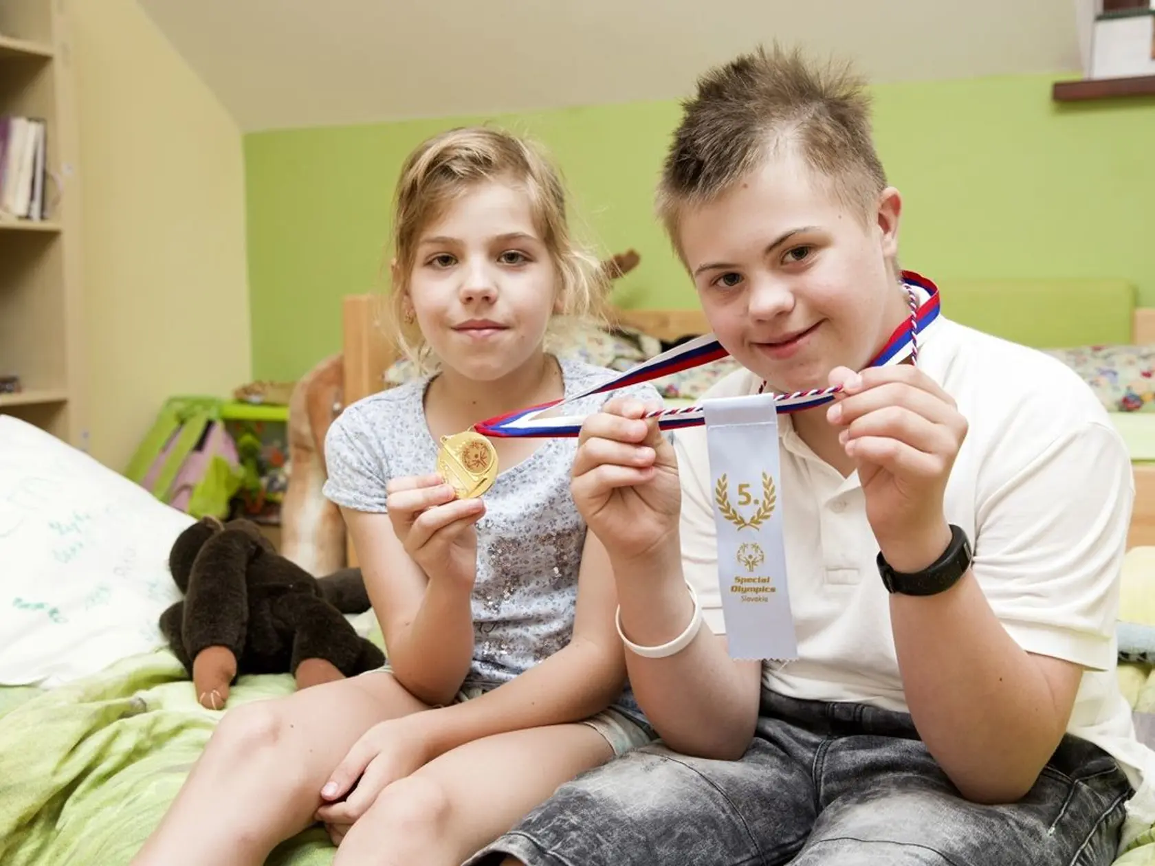 Šimon Jakuš má mnoho talentov. Venuje sa atletike, plávaniu aj stolnému tenisu.