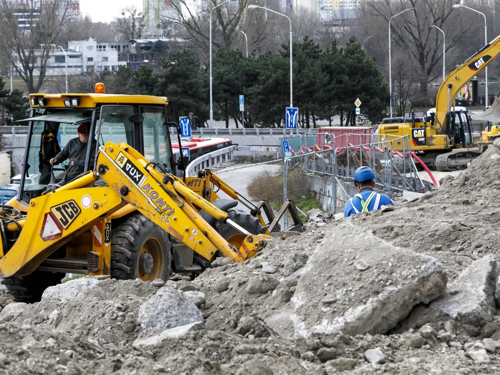 Na snímke pokračujúca výstavba domov na stavenisku v bratislavskom Podhradí, kde sa uskutočňuje výstavba developerského projektu Vydrica. Plánovaný termín dokončenia 1. etapy je rok 2024. V Bratislave 3. apríla 2023.