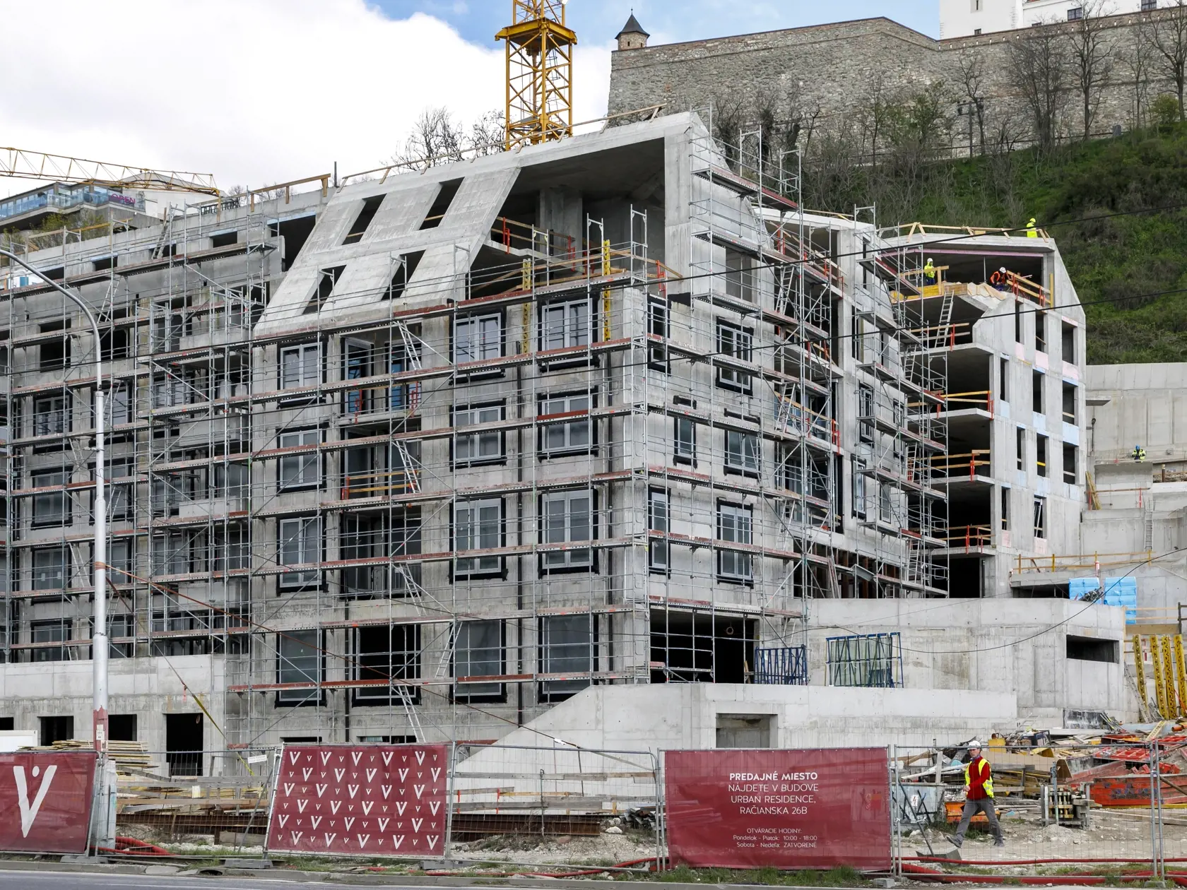 Na snímke pokračujúca výstavba domov na stavenisku v bratislavskom Podhradí, kde sa uskutočňuje výstavba developerského projektu Vydrica. Plánovaný termín dokončenia 1. etapy je rok 2024. V Bratislave 3. apríla 2023.