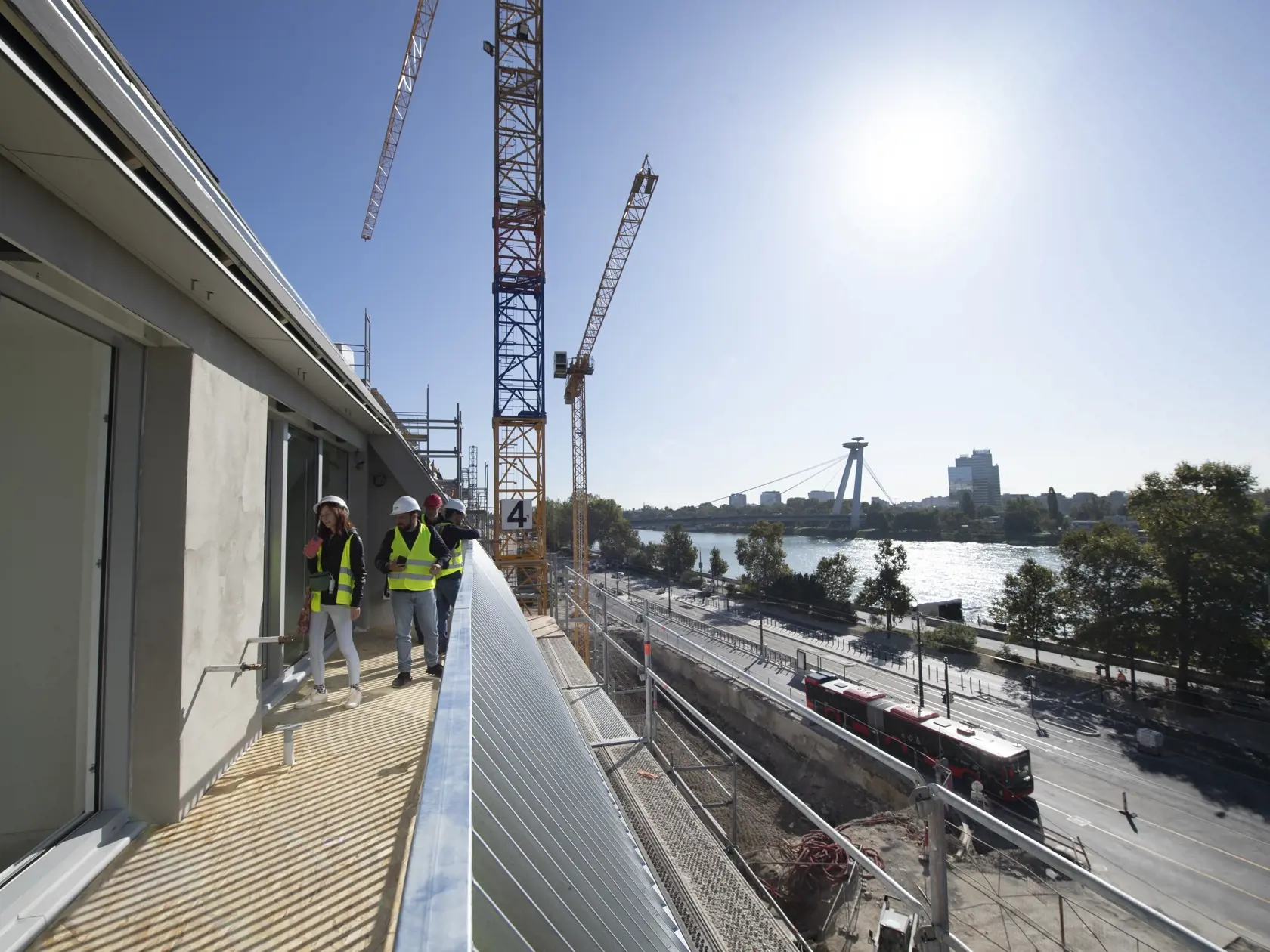 Na snímke lodžia jedného z bytov developerského projektu Vydrica v bratislavskom podhradí počas novinárskeho dňa 6. októbra 2023 v Bratislave. F