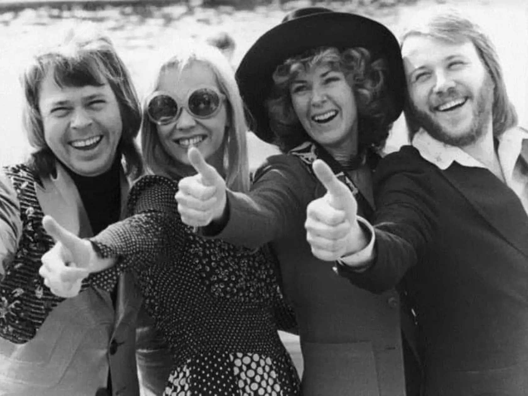 ABBA v roku 1974 po víťazstve v Eurovision Song Contest. Šťastné úsmevy sú minulosť. Rovnako ako kapela.