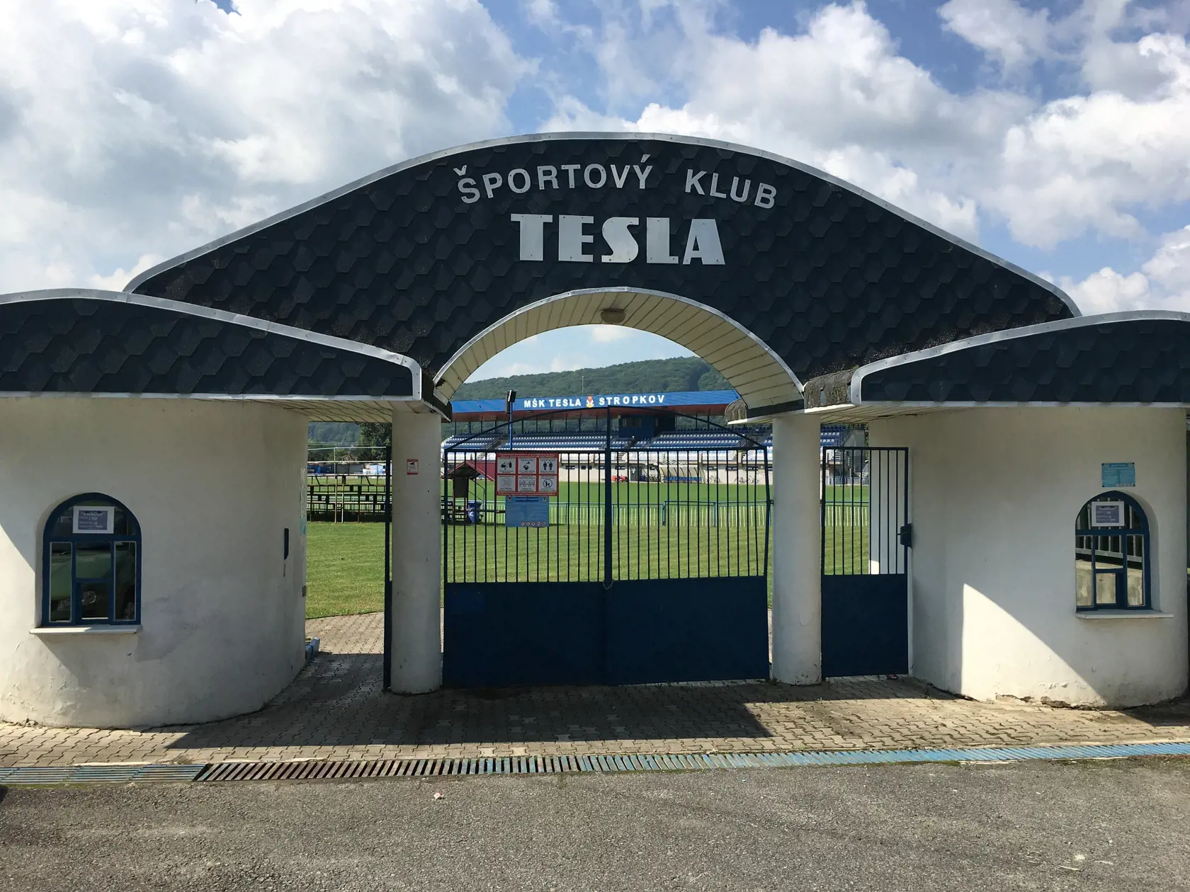 Na tomto futbalovom štadione túžil Dávidko hrať futbal, zúčastnil sa už niekoľkých tréningov.