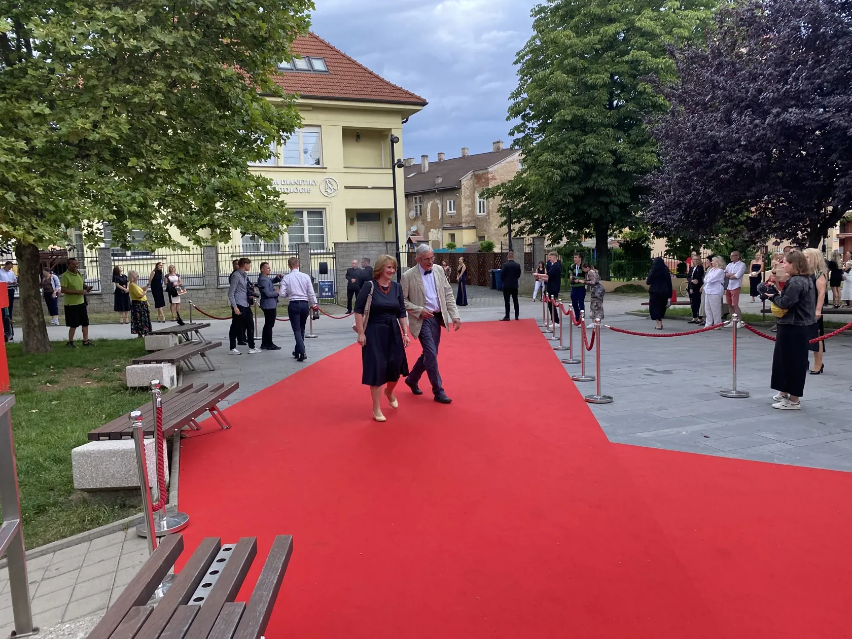 Maroš Kramár získal cenu Hercova misia. Na snímke s partnerkou, matkou ich spoločnej malej dcérky.