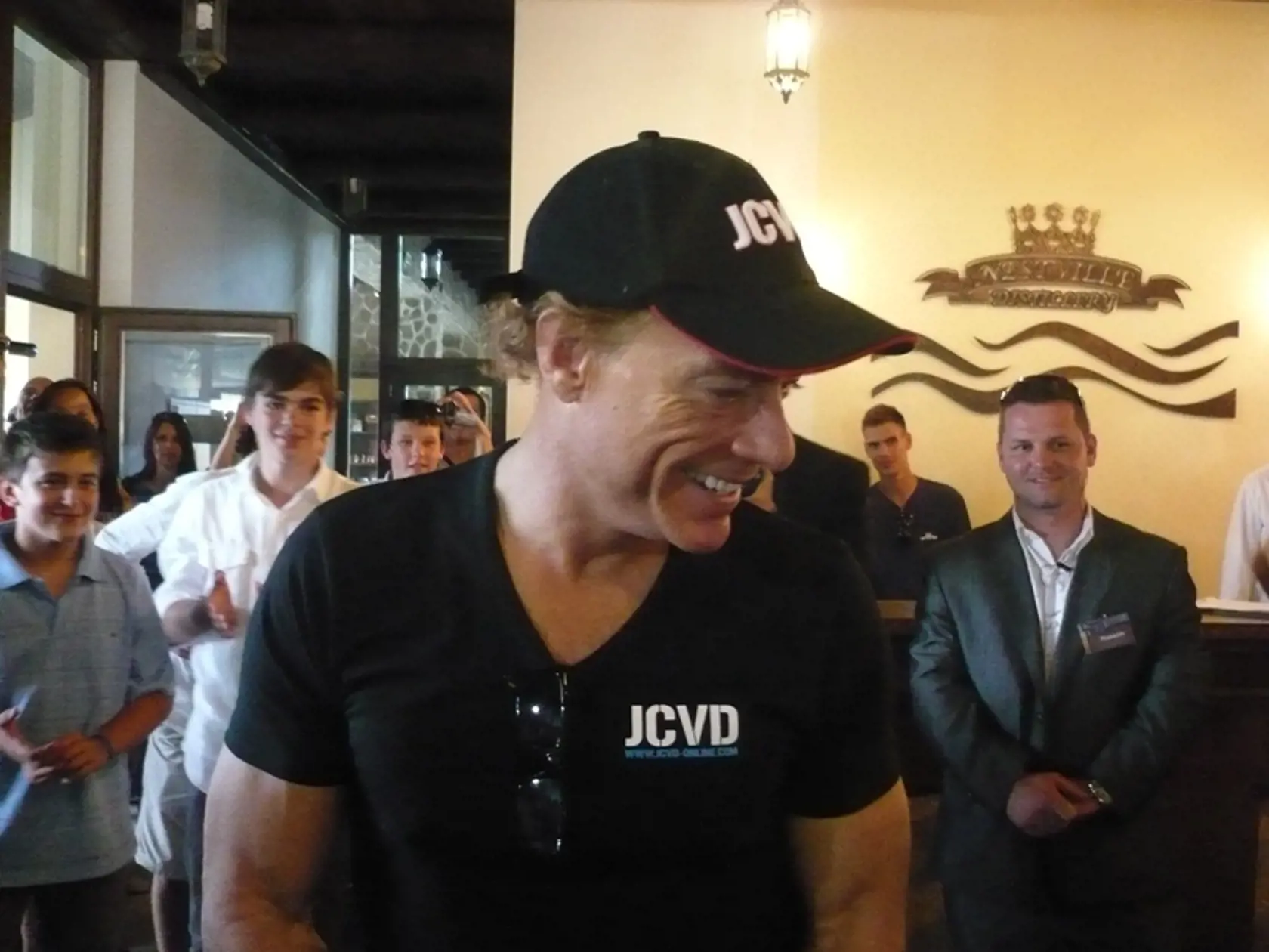 Do Hniezdneho v roku 2012 pricestoval akčný hrdina Jean Claude Van Damme
