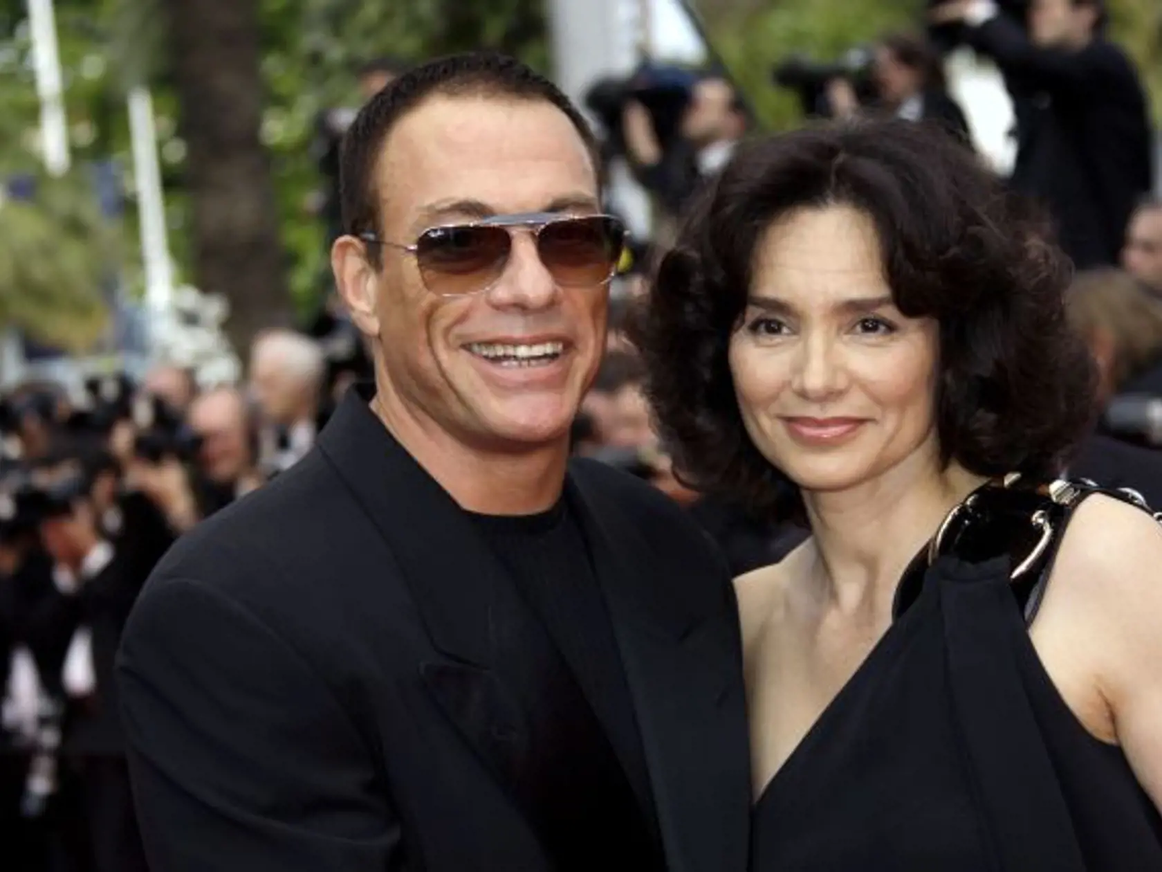Jean-Claude Van Damme a Gladys Portugues na premiére filmu Robin Hood v Cannes.