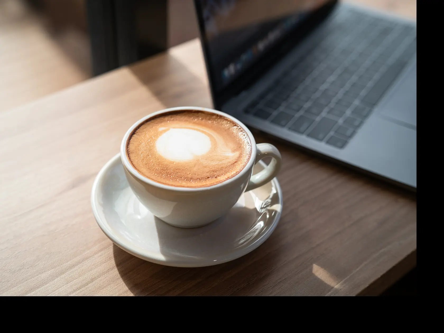 Close-up,Of,Hot,Coffee,Latte,With,Latte,Art,Milk,Foam