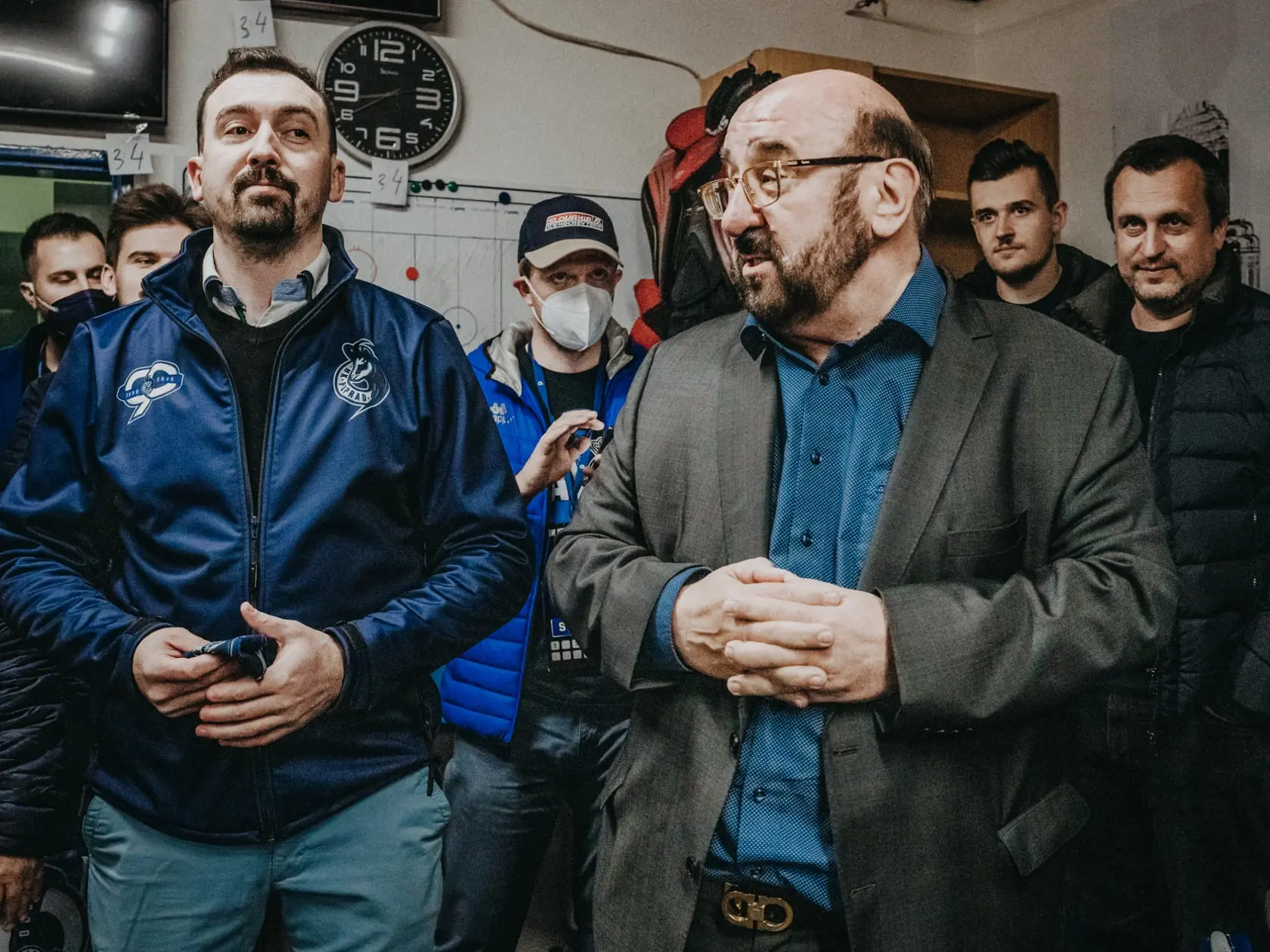 Andrej Danko (vpravo) zavítal do šatne Popradu po štvrtom zápase.