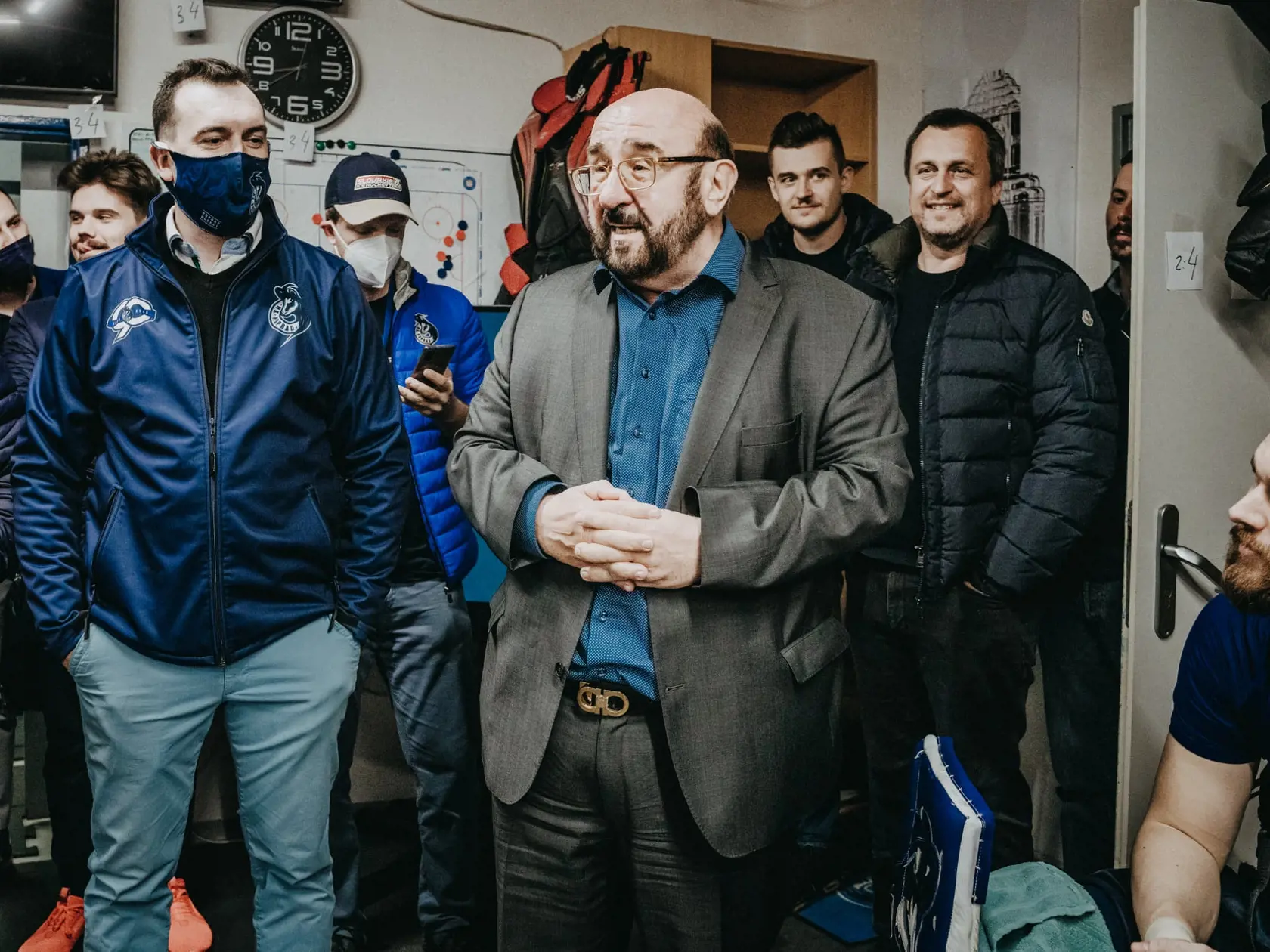 Andrej Danko (vpravo) zavítal do šatne Popradu po štvrtom zápase.