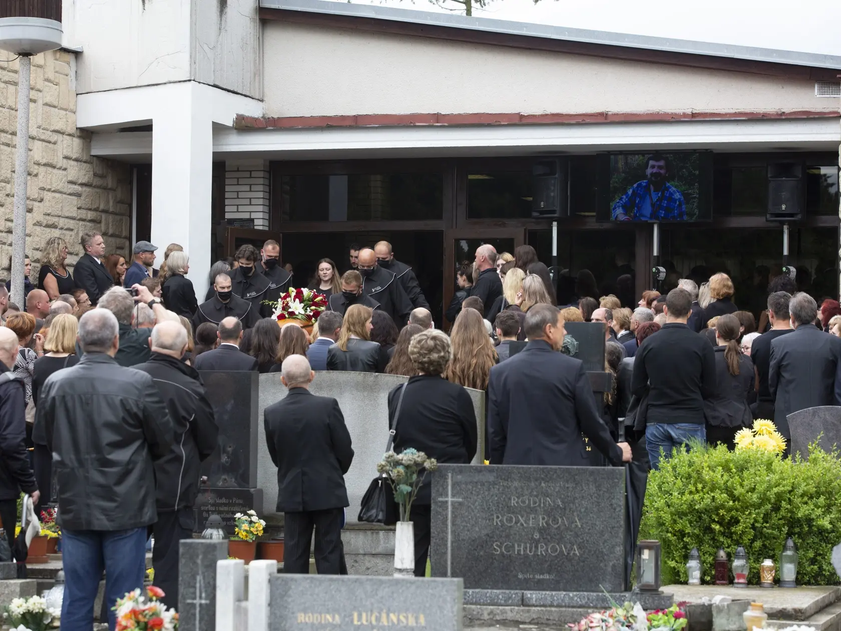 Pohreb zavraždeného učiteľa Jaroslava Budza vo Vrútkach.
Na obr.: 
