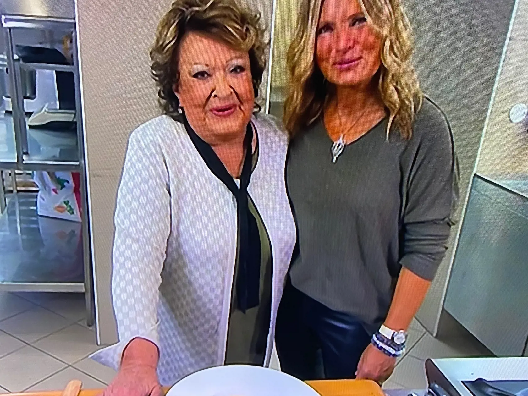 Antónia Mačingová varila v relácii Hobby naší doby v Českej televízii, ktorou sprevádza legendárna herečka Jiřina Bohdalová (93).