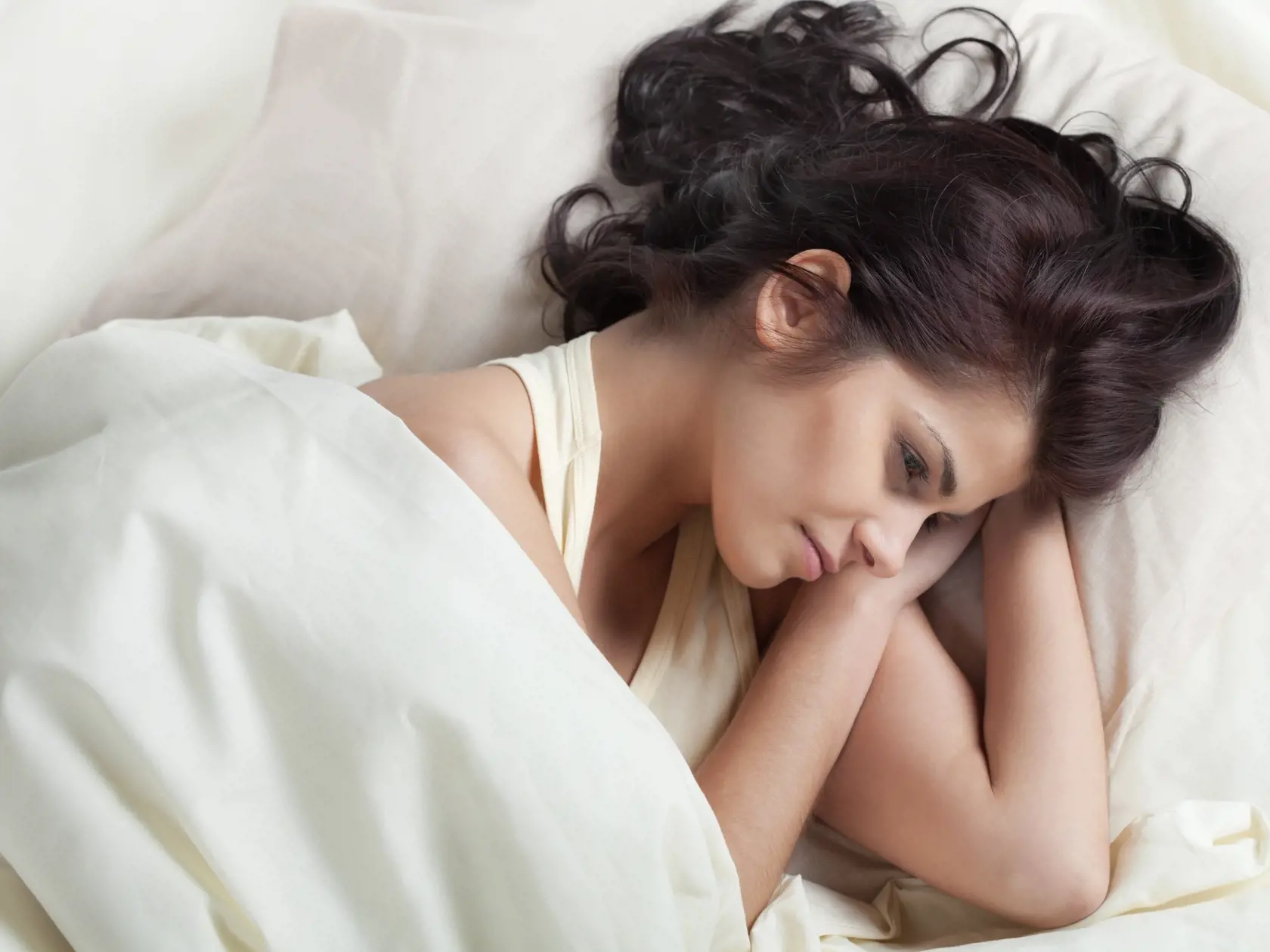 Pretty,Young,Brunette,Woman,Lying,In,Bed