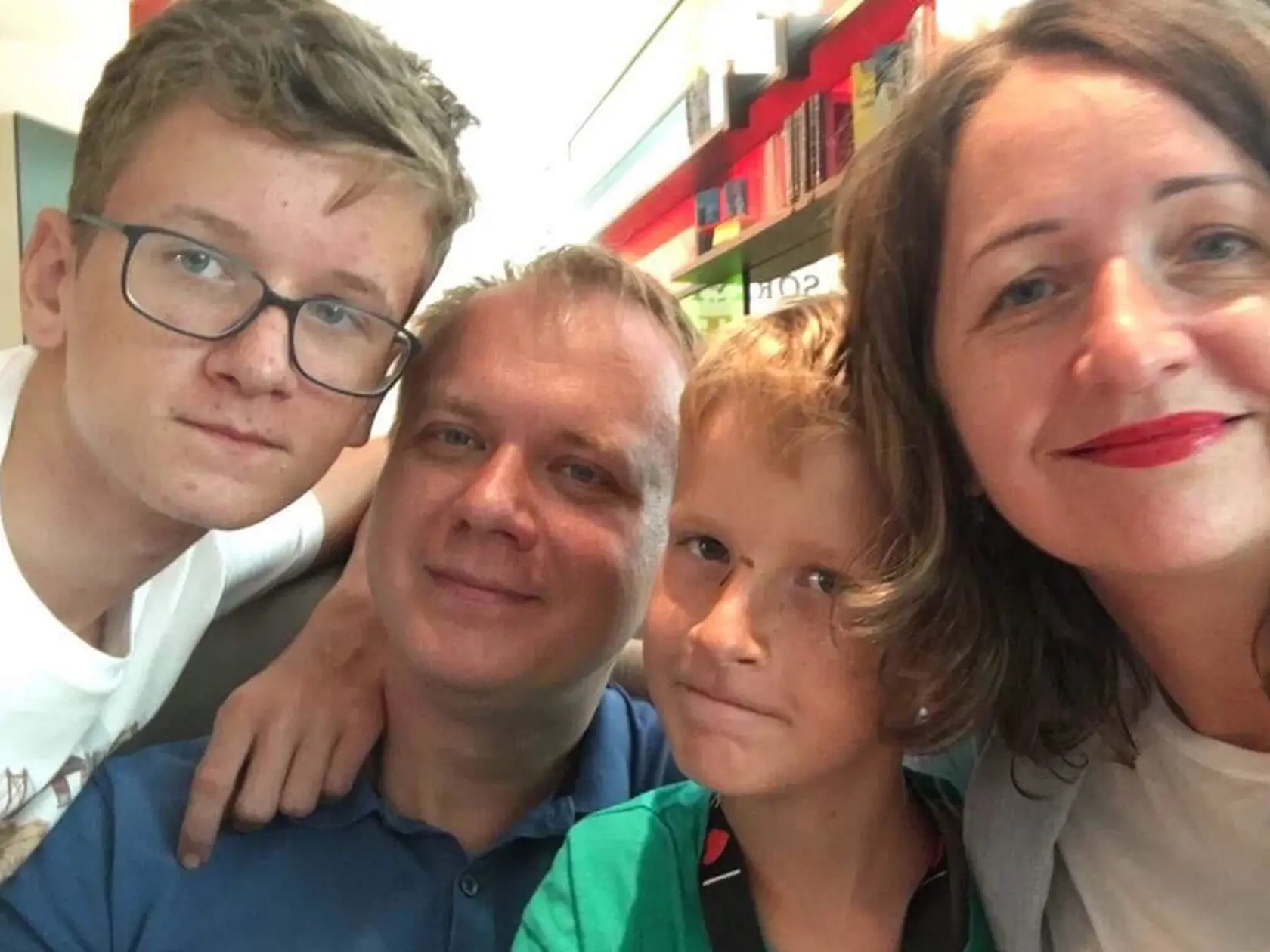 Miroslav Beblavý s manželkou Emíliou a synmi Palkom (14) a Jankom (9).