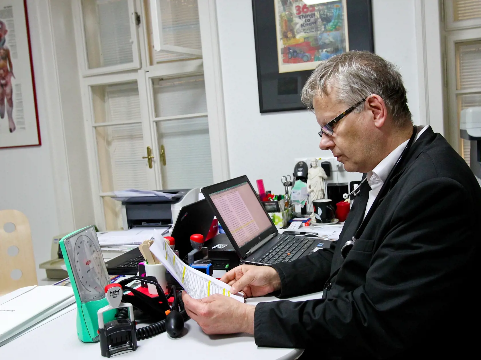 Peter Lipták hovorí, že poisťovne ambulanciám preplácajú len 60 percent nákladov. Zvyšok musí pokryť z darov od pacientov.