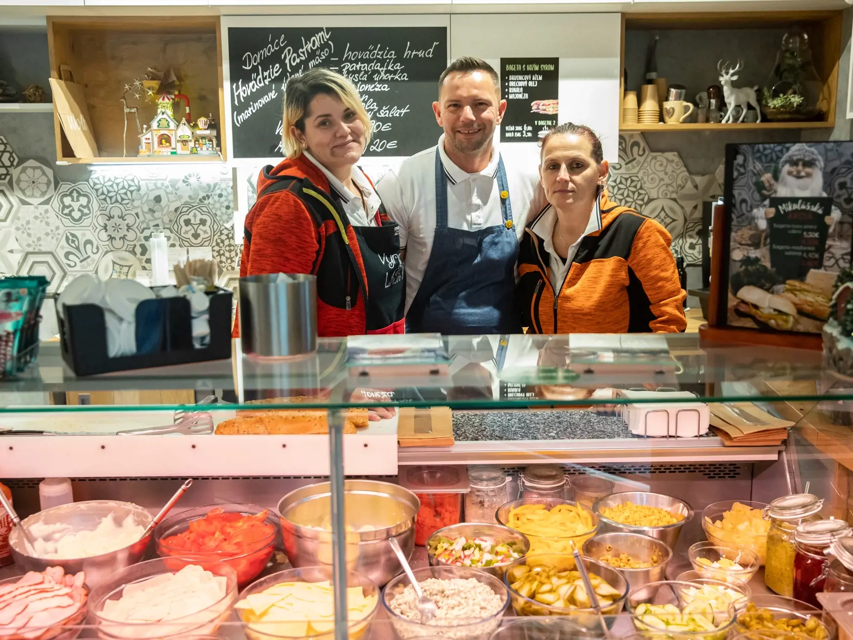 Na snímke sú gastro prevádzky, ktorých sa netýka novela zákona o nižšej DPH. Rôzne oslovené prevádzky sa zhodli na tom, že novela diskriminuje.