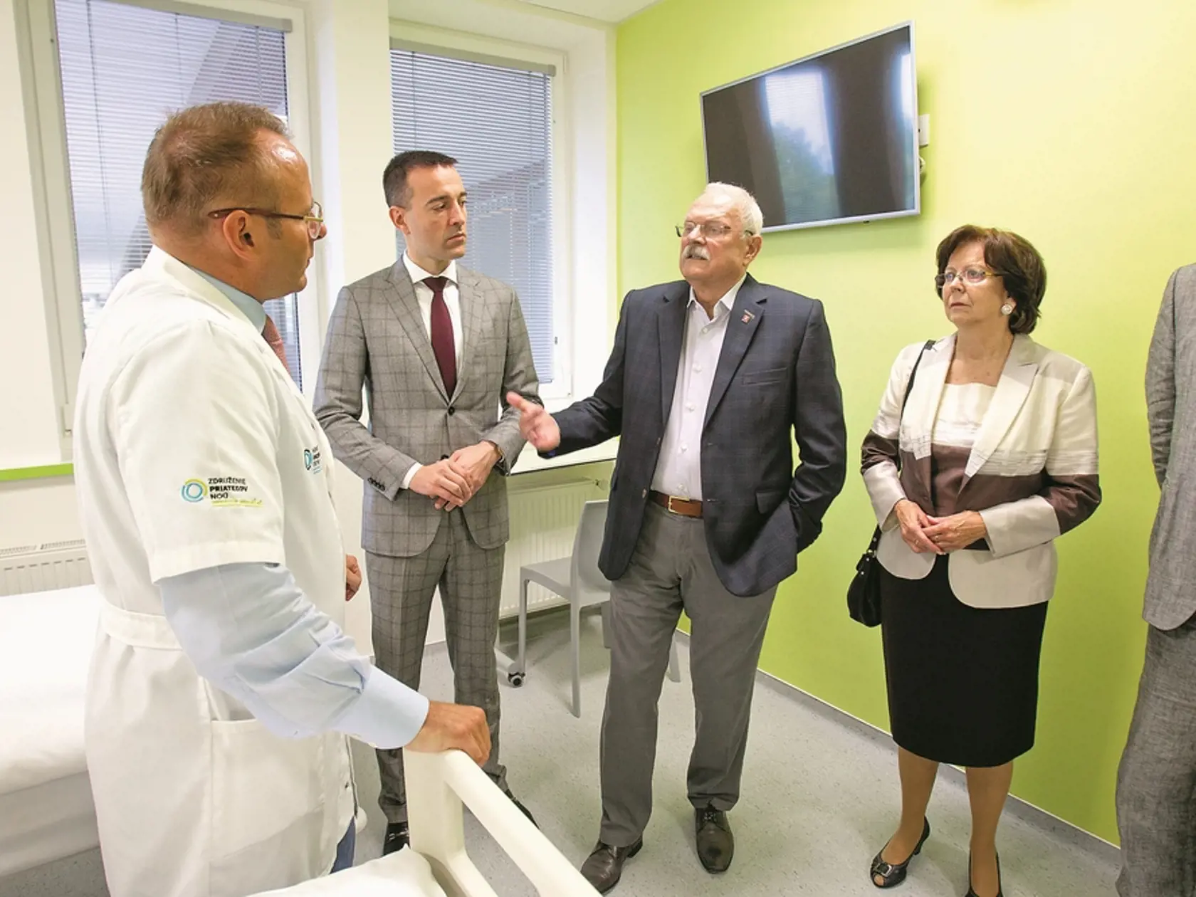 Aj exprezident Ivan Gašparovič je onkologický pacient. Na otvorenie Centra chirurgie prsníka pozval bývalú hlavu štátu s manželkou riaditeľ NOÚ Jozef Dolinský.