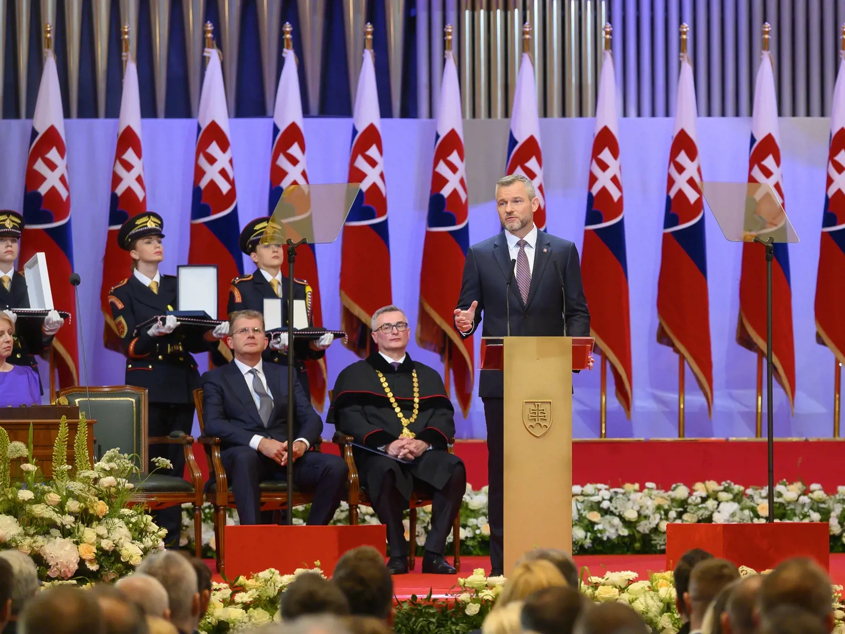 Na snímke prezident SR Peter Pellegrini počas príhovoru na slávnostnej schôdzi Národnej rady SR pri príležitosti zloženia sľubu prezidenta SR v priestoroch budovy Slovenskej filharmónie 15. júna 2024 v Bratislave. Zľava bývalá prezidentka SR Zuzana Čaputová, podpredseda Národnej rady SR Peter Žiga (Hlas-SD), ktorý je poverený jej vedením a predseda Ústavného súdu SR Ivan Fiačan. FOTO TASR - Jaroslav Novák