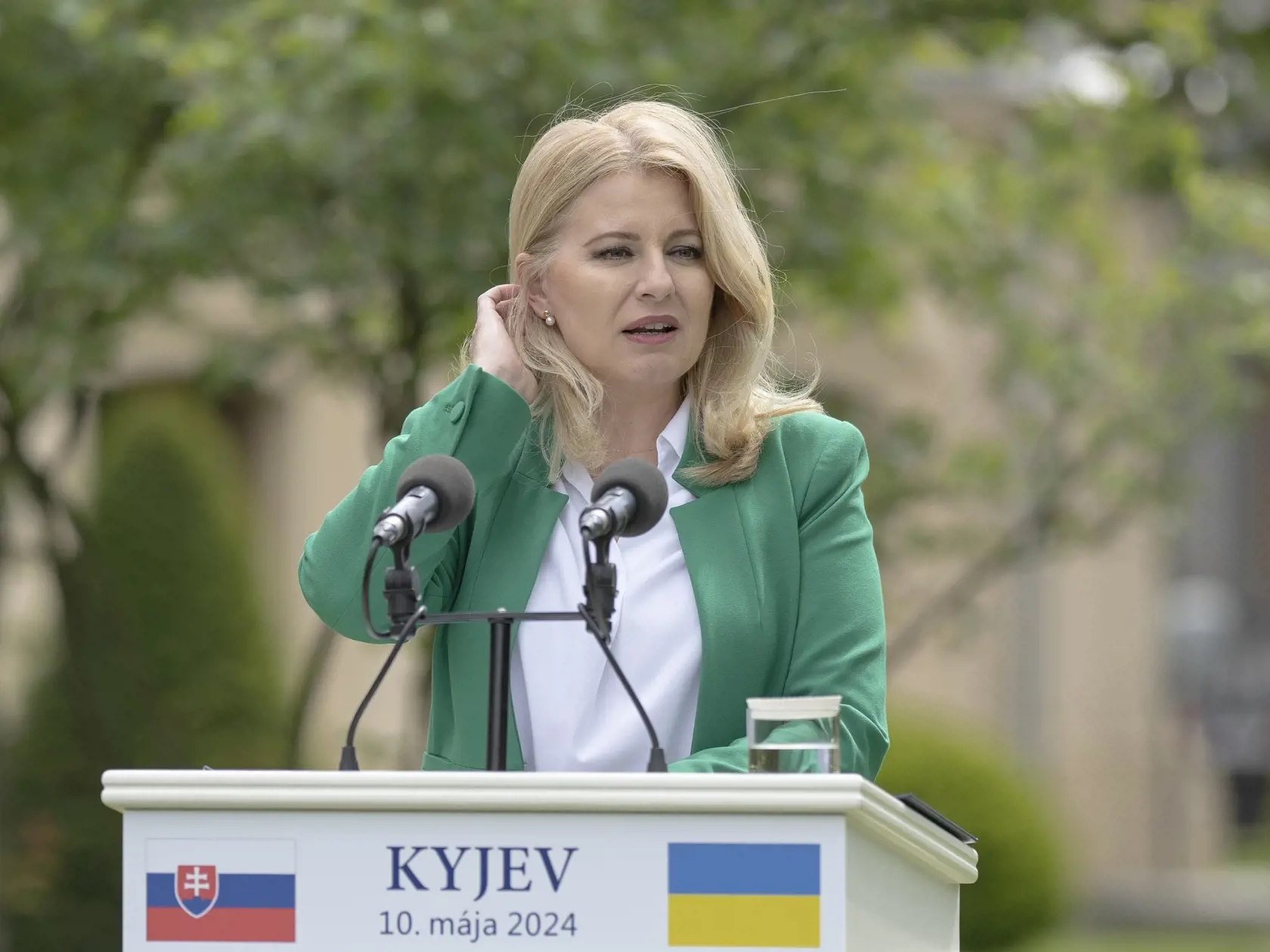 KK45 Kyjev - Slovenská prezidentka Zuzana Čaputová hovorí počas tlačovej konferencie s ukrajinským prezidentom Volodymyrom Zelenským v Kyjeve 10. mája 2024. Prezidentka SR Zuzana Čaputová v piatok ráno pricestovala do Kyjeva na rozlúčkovú návštevu Ukrajiny. FOTO TASR/AP
Slovakia's President Zuzana Caputova speaks at a joint news conference with Ukraine's President Volodymyr Zelenskyy, not pictured, in Kyiv, Ukraine, Friday, May 10, 2024. (AP Photo/Andrew Kravchenko)