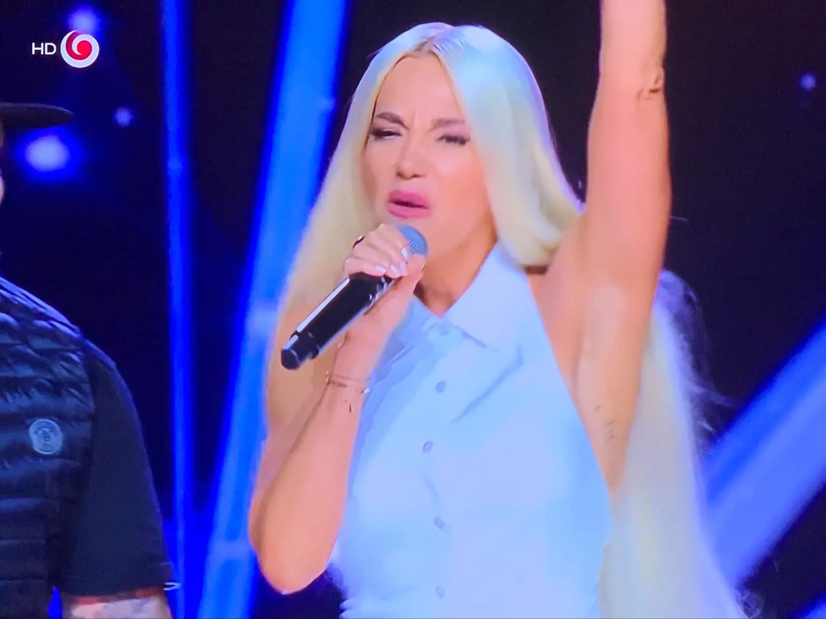 Dara Rolins a jej blond príčesok až po zadok.
