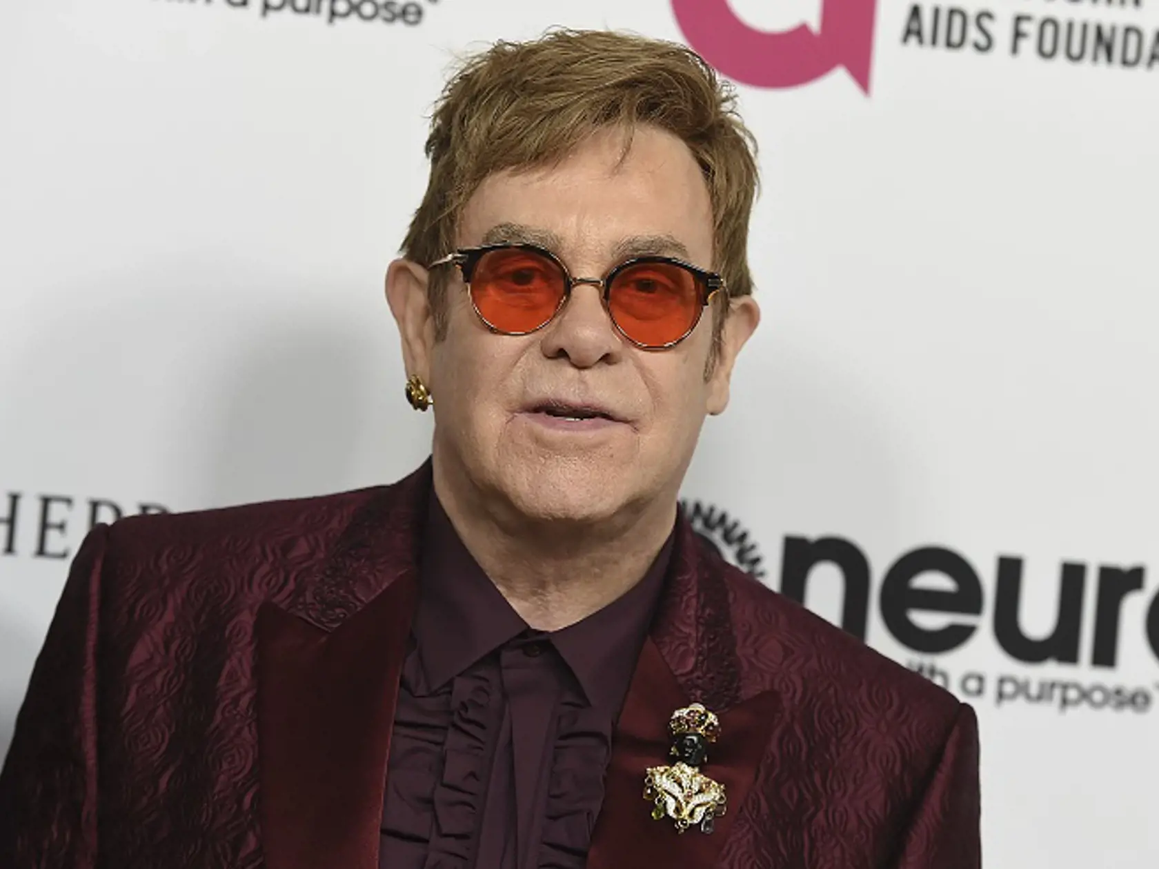KK34 Los Angeles - Na archívnej snímke z 25. marca 2017 Elton John v Los Angeles. Americká Harvardova univerzita udelí v novembri známemu britskému hudobníkovi Eltonovi Johnovi cenu za jeho filantropické úsilie v boji proti HIV a AIDS. FOTO TASR/AP
FILE - In this March 25, 2017, file photo, Elton John arrives at Elton John's 70th Birthday and 50-Year Songwriting Partnership with Bernie Taupin celebration in Los Angeles. The Elton John AIDS Foundation announced Tuesday, Oct. 24, 2017, that John 