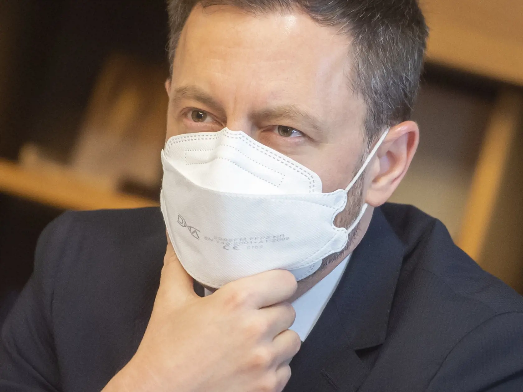 Na snímke premiér SR Eduard Heger (OĽaNO) predkladá poslancom informáciu o neformálnom samite Európskej rady, ktorý sa uskutoční 10. a 11. marca vo francúzskom Versailles počas zasadnutia Výboru NR SR pre európske záležitosti v Bratislave vo štvrtok 10. marca 2022. FOTO TASR - Martin Baumann