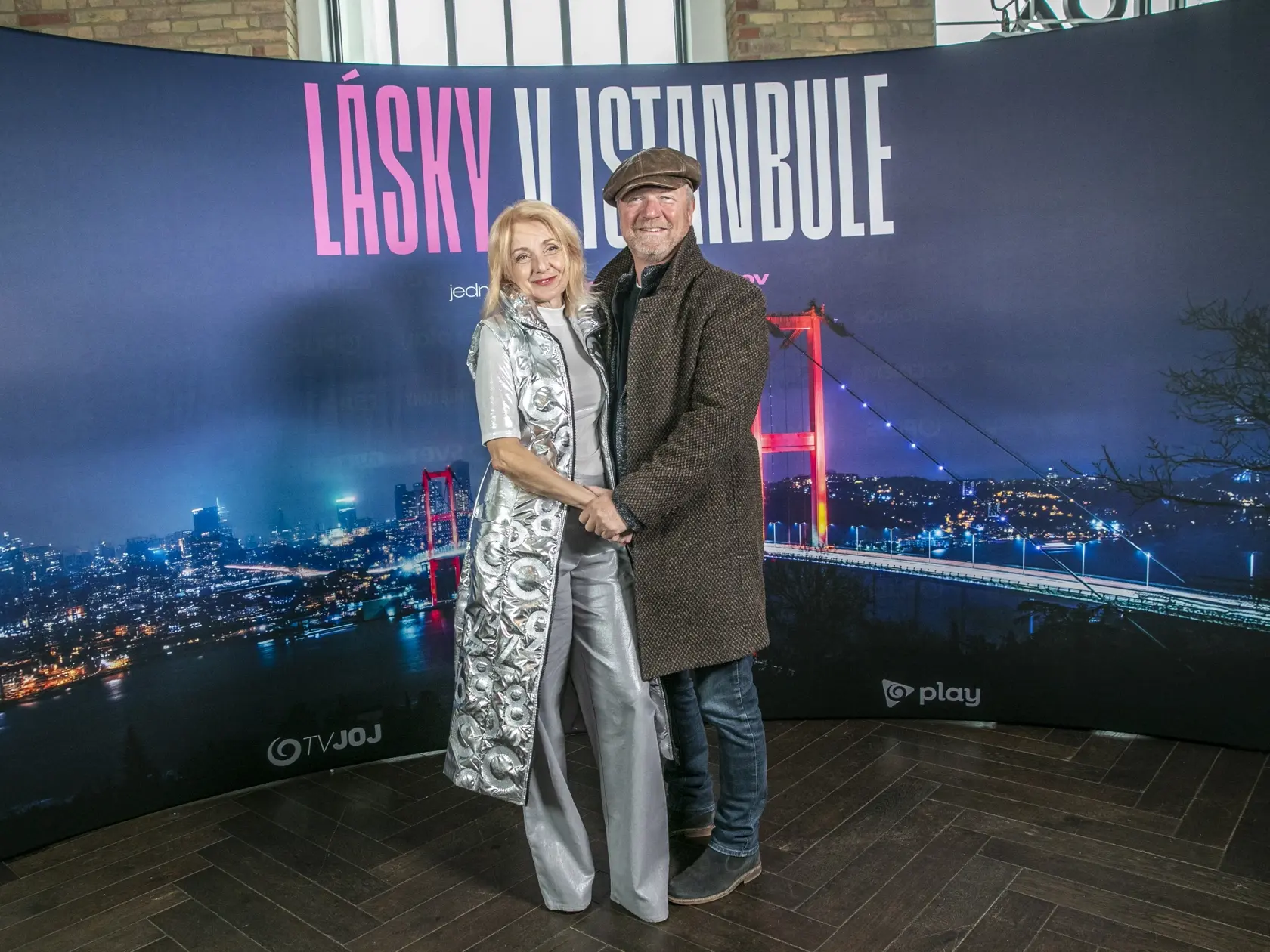 Premiéra jojkárskeho seriálu Lásky v Istanbule. Nechýbal ani Maroš Kramár a česká herečka Veronika Žilková.