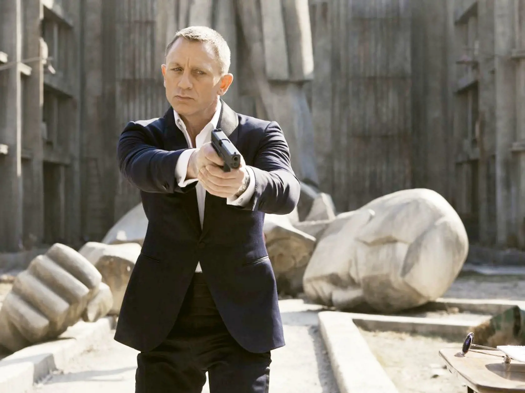 James Bond je tiež typický sigma muž.