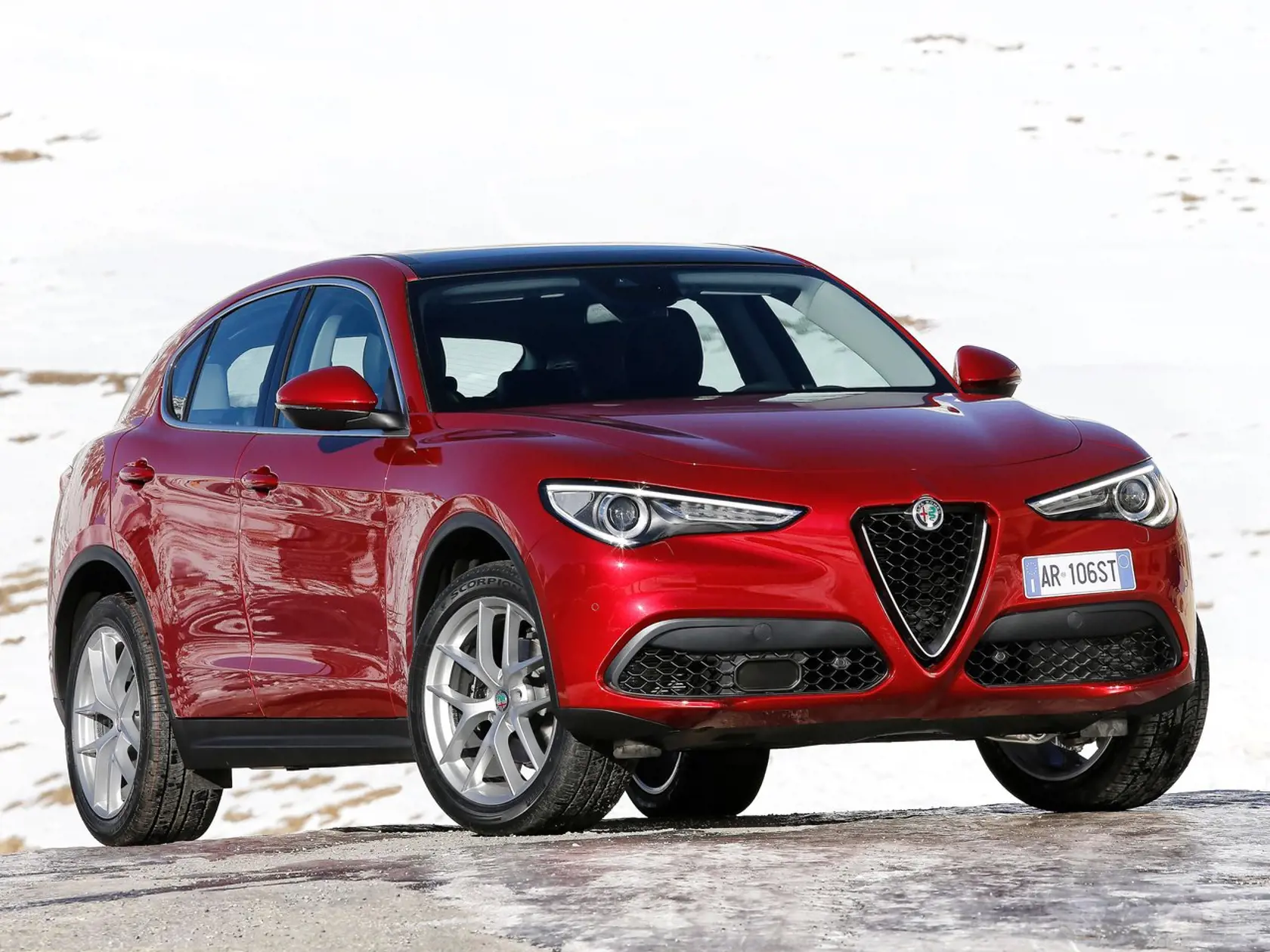 Alfa Romeo Stelvio: Je to prvé SUV značky Alfa Romeo. Jeho cena na Slovensku začína na 40 300 eurách.