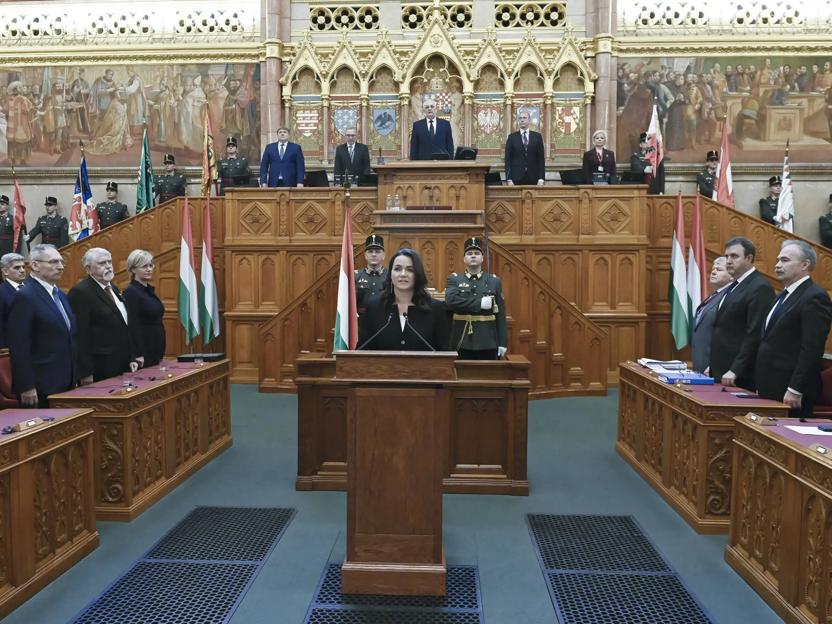 WA 53 Budapešť - Novozvolená maďarská prezidentka Katalin Nováková z vládneho bloku Fidesz-KDNP skladá prísahu na parlamentnej schôdzi v Budapešti vo štvrtok 10. marca 2022. Novákovú zvolili vo štvrtok poslanci maďarského Národného zhromaždenia v tajnom hlasovaní. Jej protikandidátom bol Péter Róna, nominant opozičného zoskupenia V jednote za Maďarsko. FOTO TASR/DUNA/MTI-Szilárd Koszticsák


Newly elected Hungarian President Katalin Novak (C) takes an oath during her inauguration ceremony at the