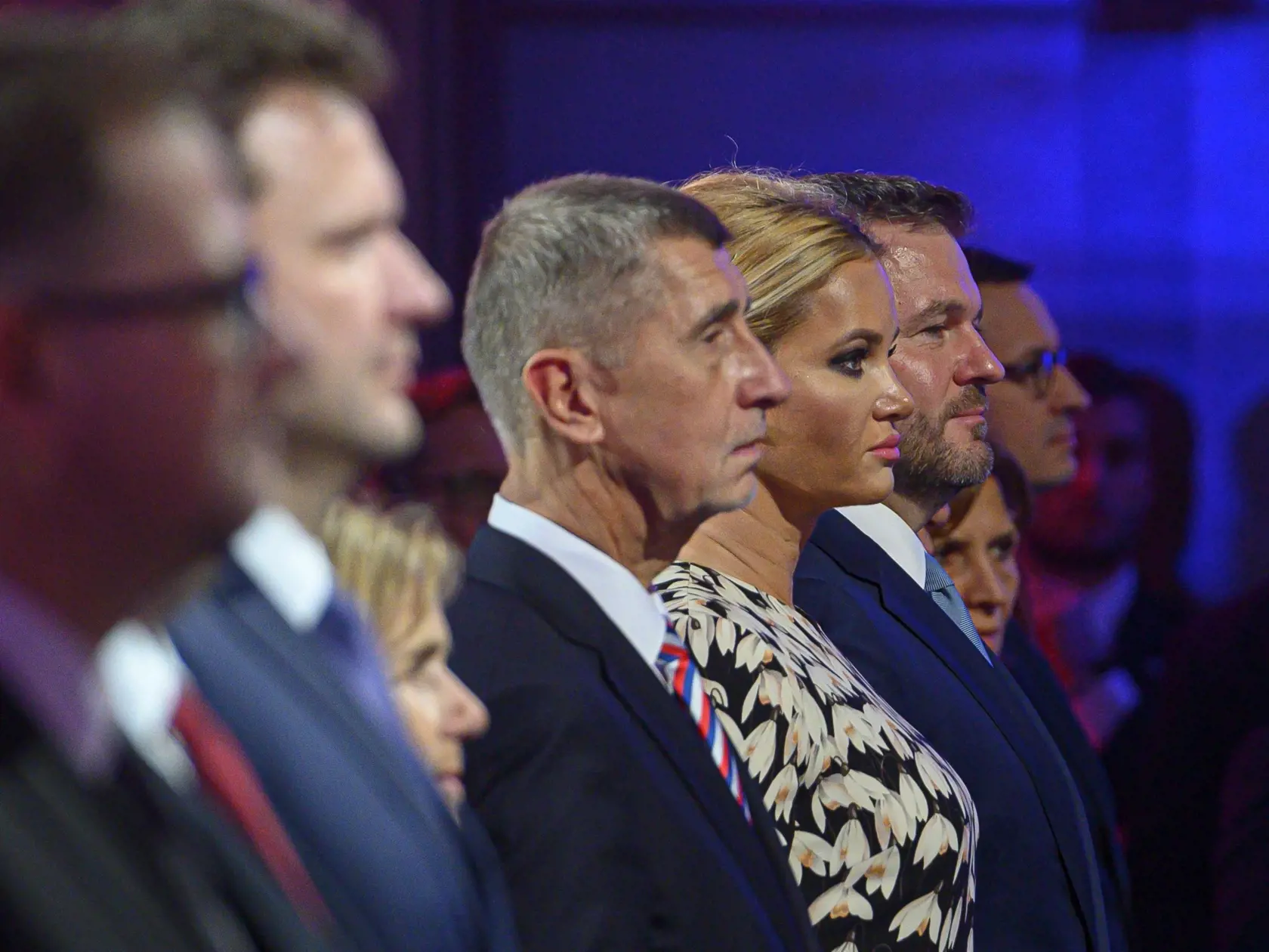 Predseda vlády SR Peter Pellegrini v Deň boja za slobodu a demokraciu si pripomenul 30. výročie Nežnej revolúcie aj v Prahe na slávnostnom programe v Národnom múzeu. Súčasťou bola aj prehliadka výstavy Nežnej revolúcie. Na snímke vpravo Peter Pellegrini, tretí sprava Andrej Babiš.  V Prahe 17. novembra 2019. FOTO TASR - Michal Svítok