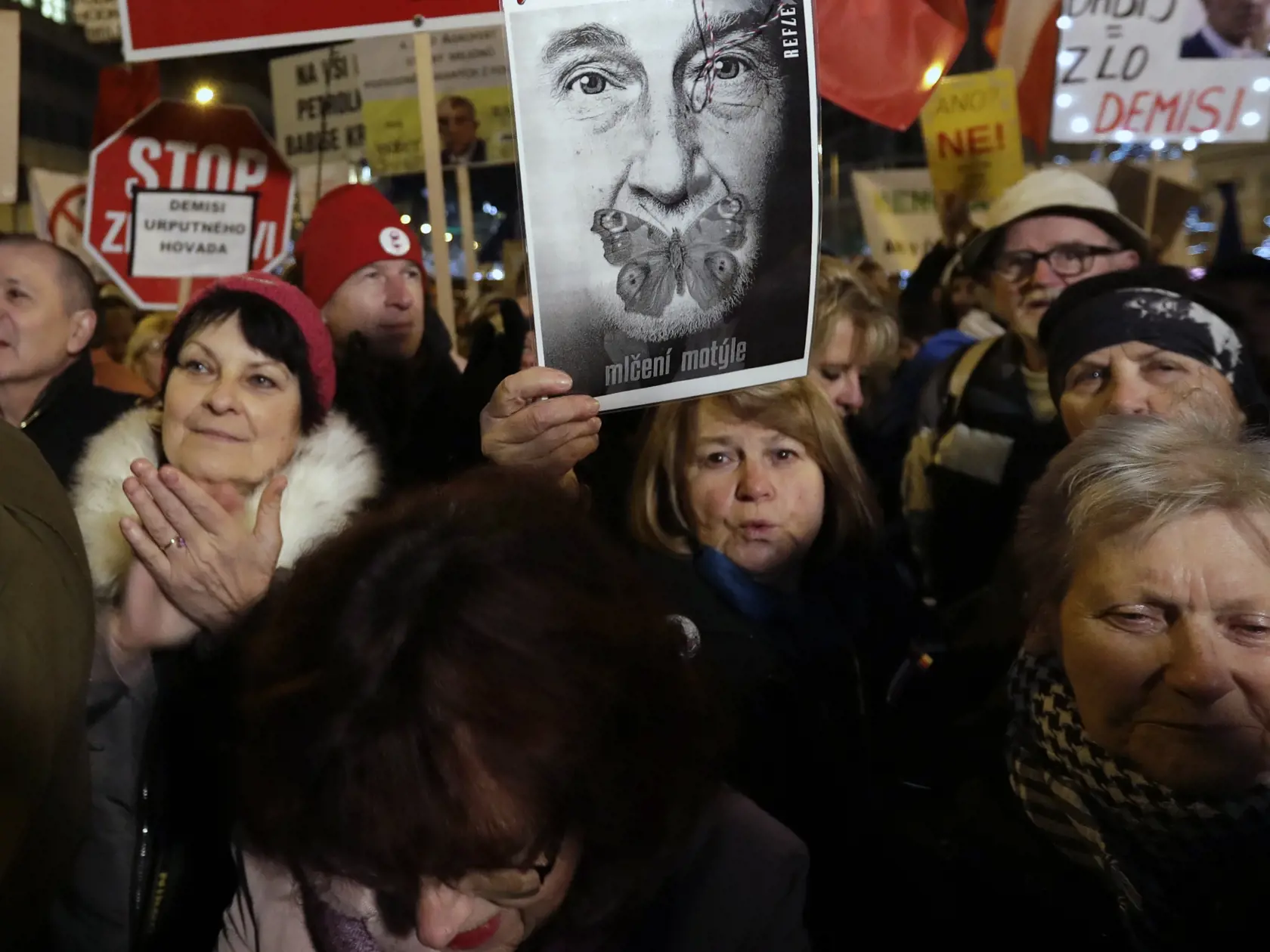 WA 31 Praha - Demonštranti protestujú proti českému premiérovi Andrejovi Babišovi na Václavskom námestí v Prahe 10. decembra 2019.  FOTO TASR/AP

Several thousands demonstrators gather to demand the resignation of Czech Republic's Prime Minister Andrej Babis, at the Wenceslas square in Prague, Czech Republic, Tuesday, Dec. 10, 2019. Babis faces legations that he has misused EU subsidies for a farm he transferred to his family members, though he denies wrongdoing. (AP Photo/Petr David Josek)