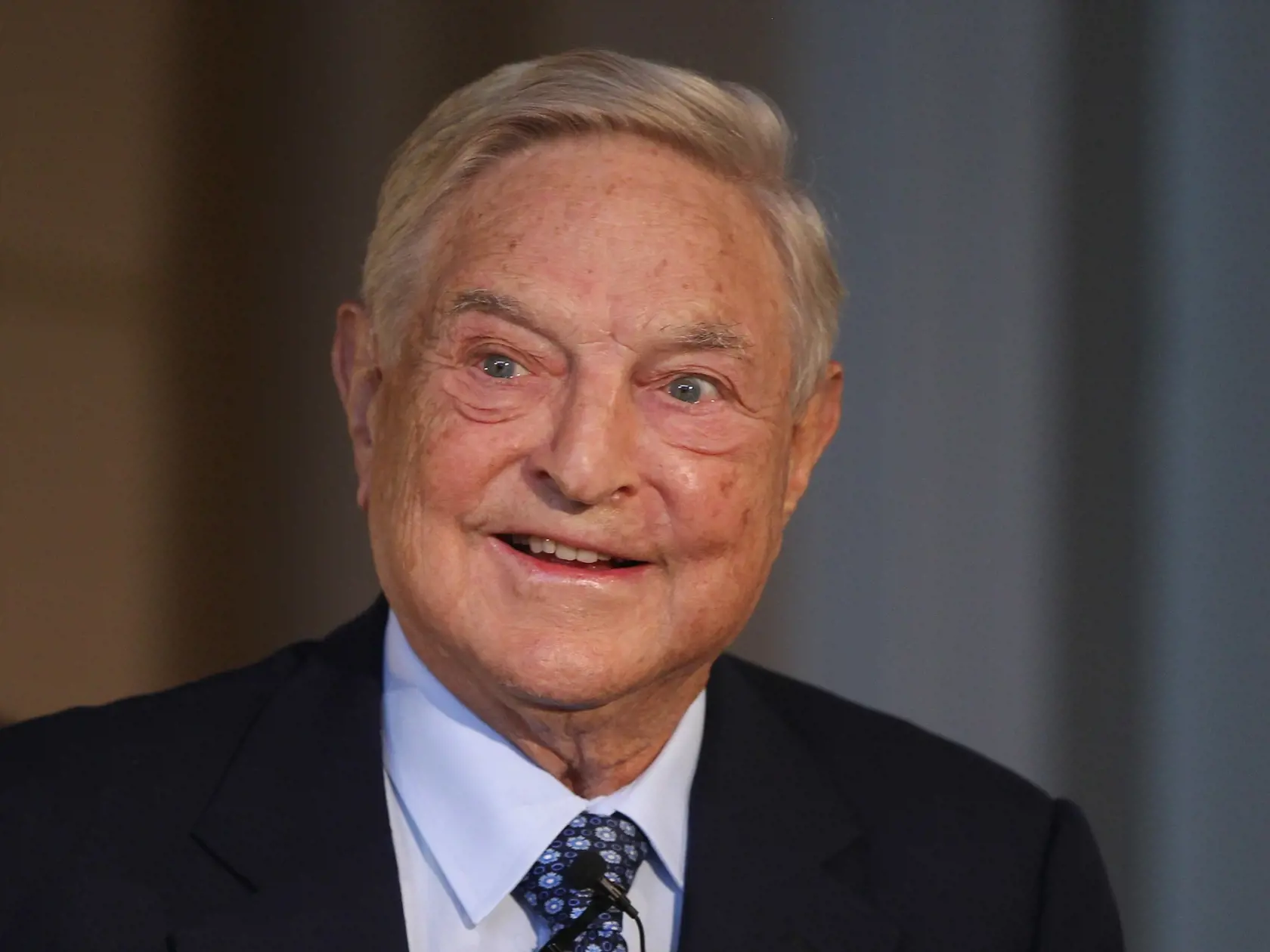 George Soros je americký finančník a filantrop židovského pôvodu.