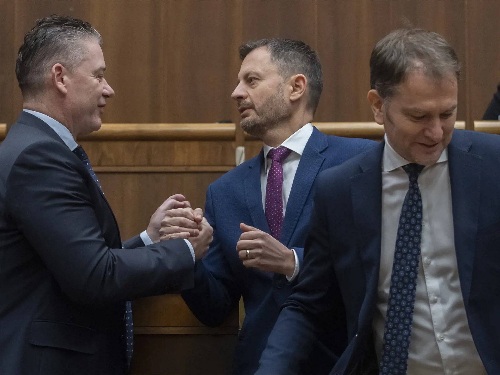 Uviedol to na štvrtkovej tlačovej konferencii. "Moja ponuka platí, ak poslanci SaS stiahnu podpisy pod návrh na vyslovenie nedôvery vláde a podporia predložený návrh štátneho rozpočtu, čím ľudia prestanú byť rukojemníkmi politických hier," povedal Matovič. Skonštatoval, že do politiky vstúpil s hlavnými cieľmi odstaviť skorumpovaných politikov od moci a zachránené financie dať najmä rodinám s deťmi.